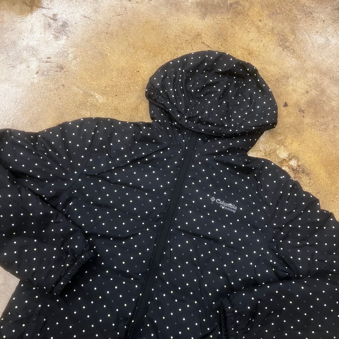 컬럼비아 양면 블랙 도트 경량 얇 패딩  상품이미지1