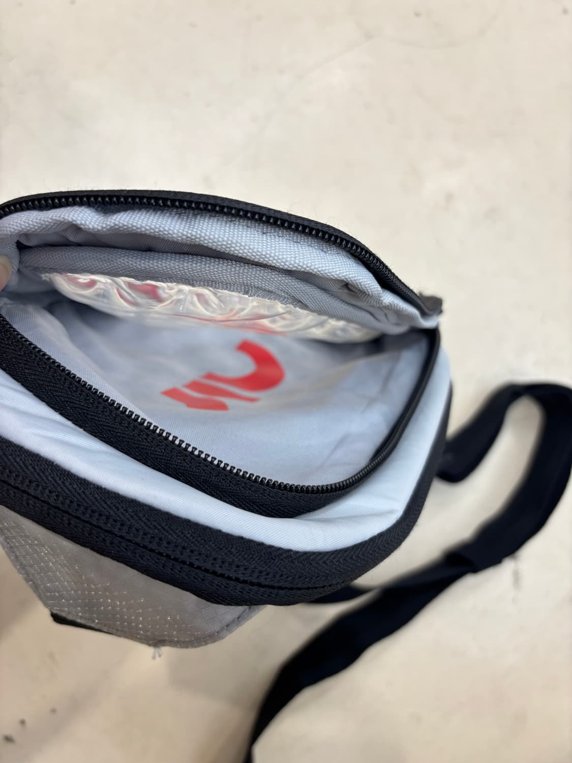 나이키 에어맥스 크로스 바디백 상품이미지6