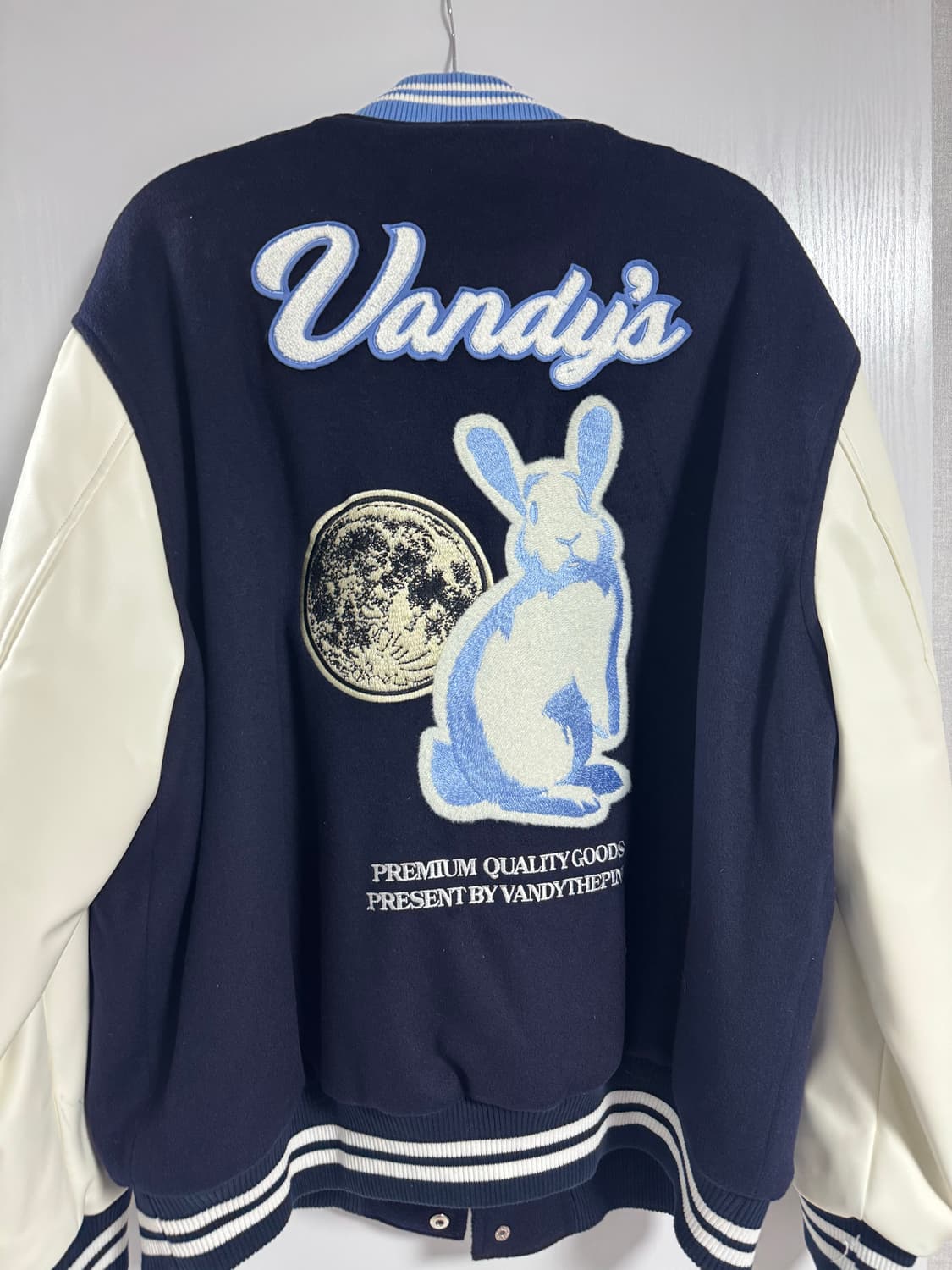 반디 더 핑크 래빗 바시티 자켓 상품이미지4