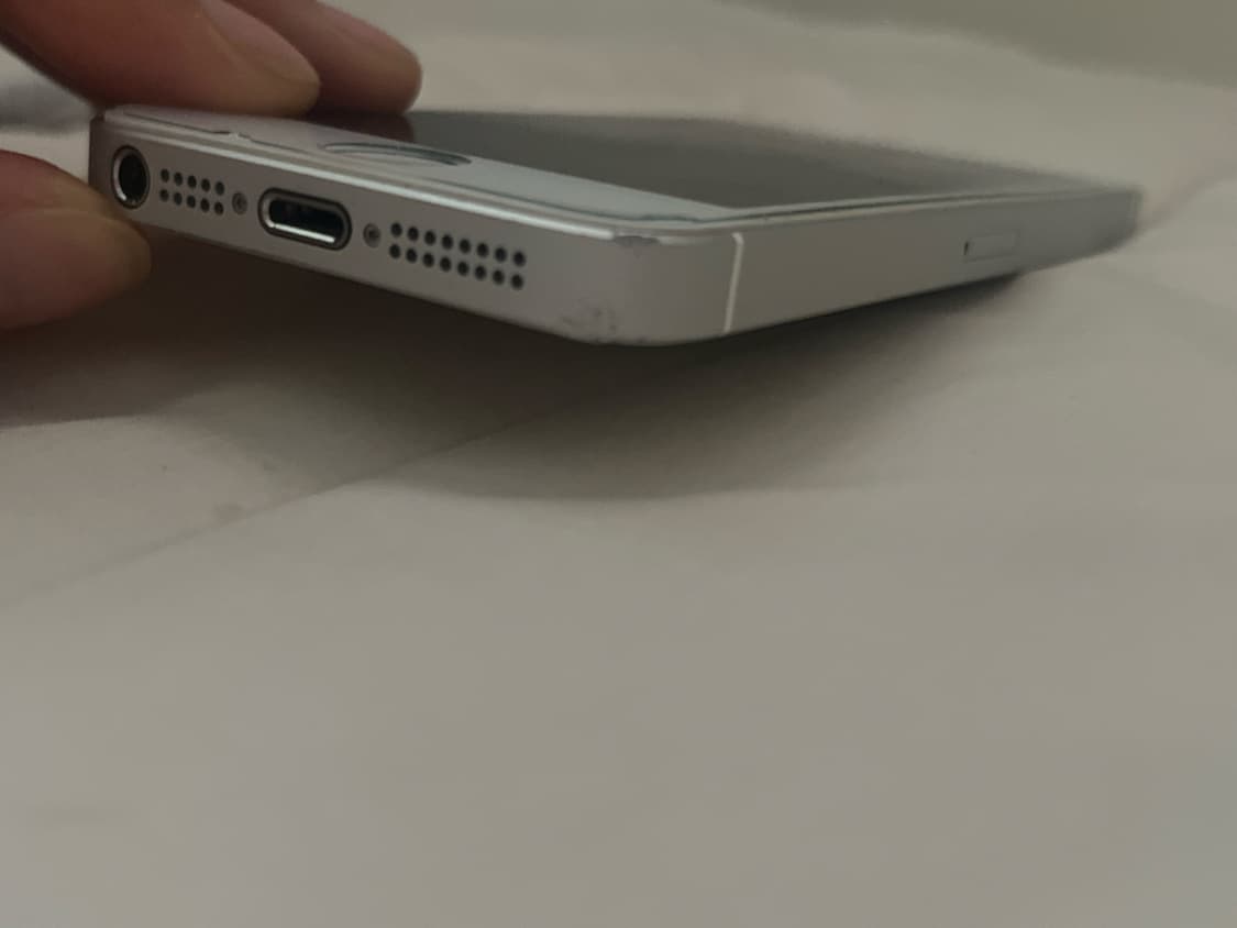 아이폰 SE 실버 64GB 상품이미지2
