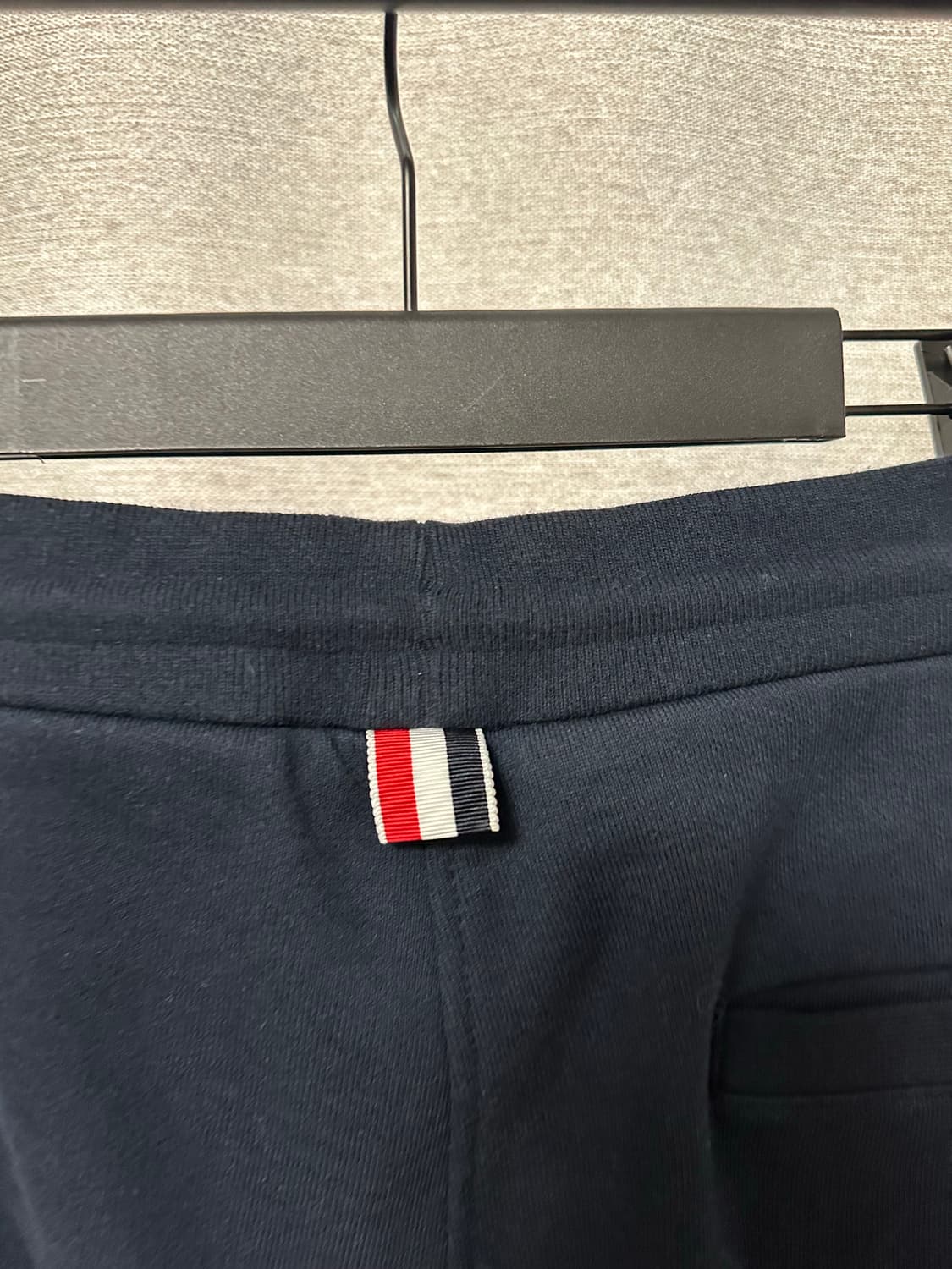 톰브라운 4선 트레이닝 하프팬츠 네이비 (5) 상품이미지4