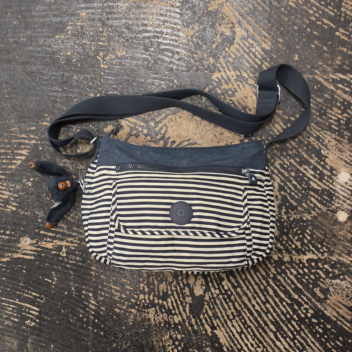 키플링 스트라이프 크로스백 상품이미지1