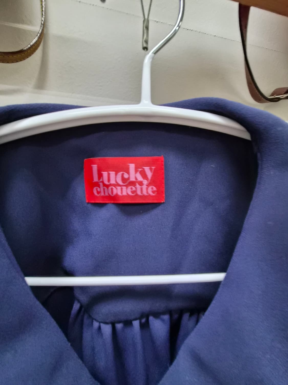 럭키슈에뜨 프릴 블라우스. lusso 언발 일러스트 스커트 상품이미지3