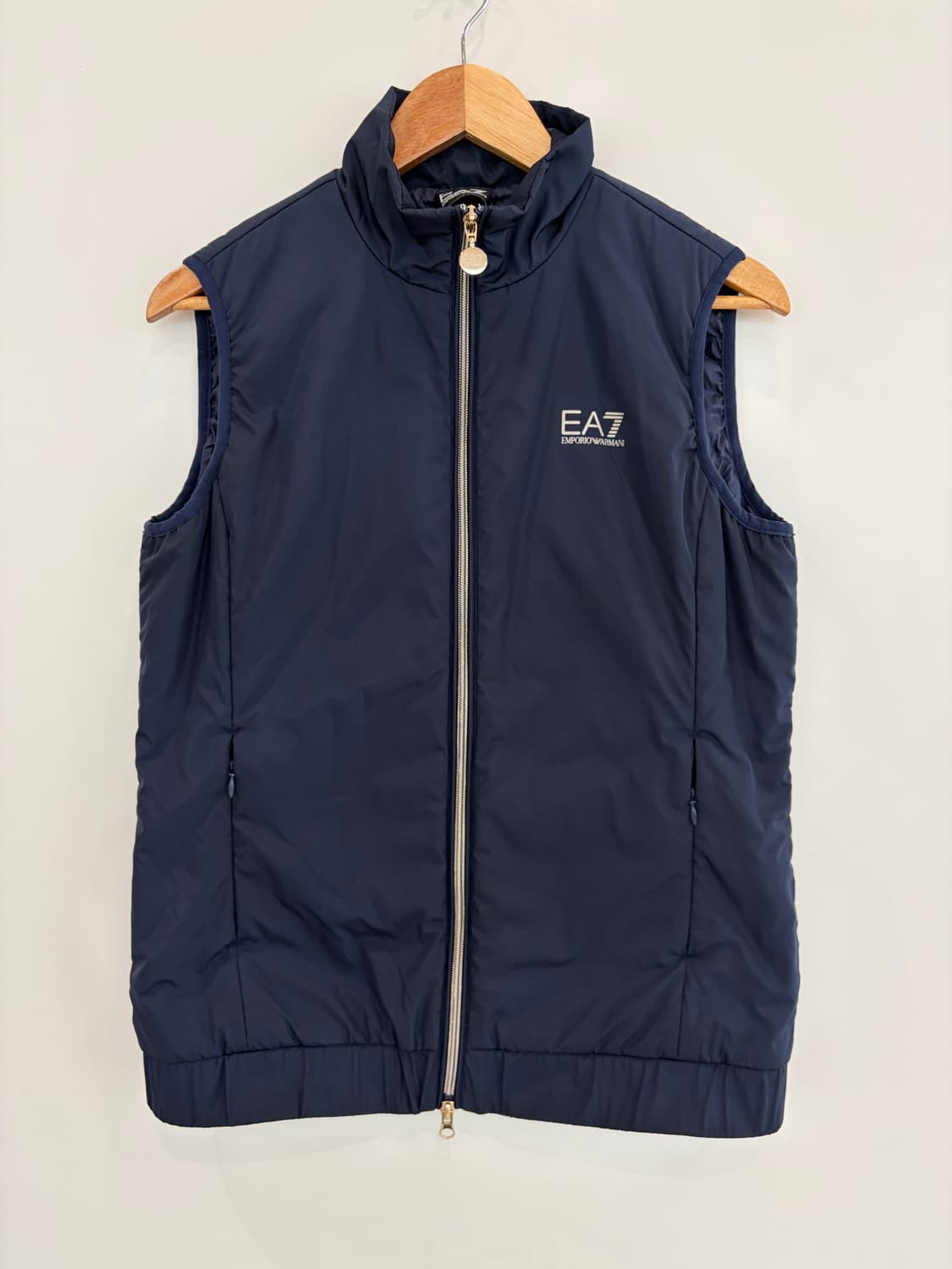 엠포리오 아르마니 패딩 조끼 네이비 상품이미지1