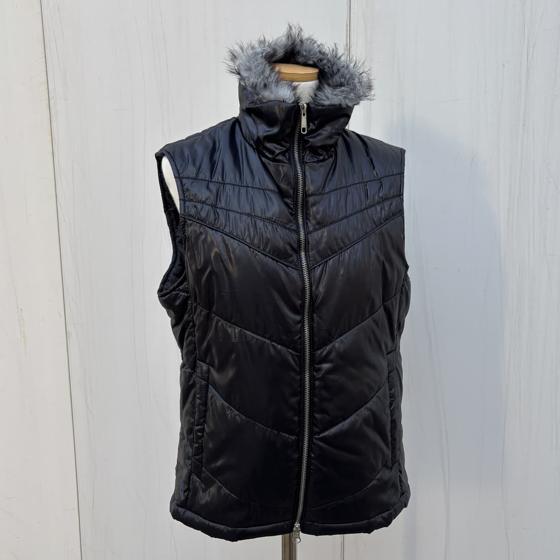 SPINASH 스피나쉬 블랙 글로시 퍼 트리밍 패딩 베스트 (M) 상품이미지2