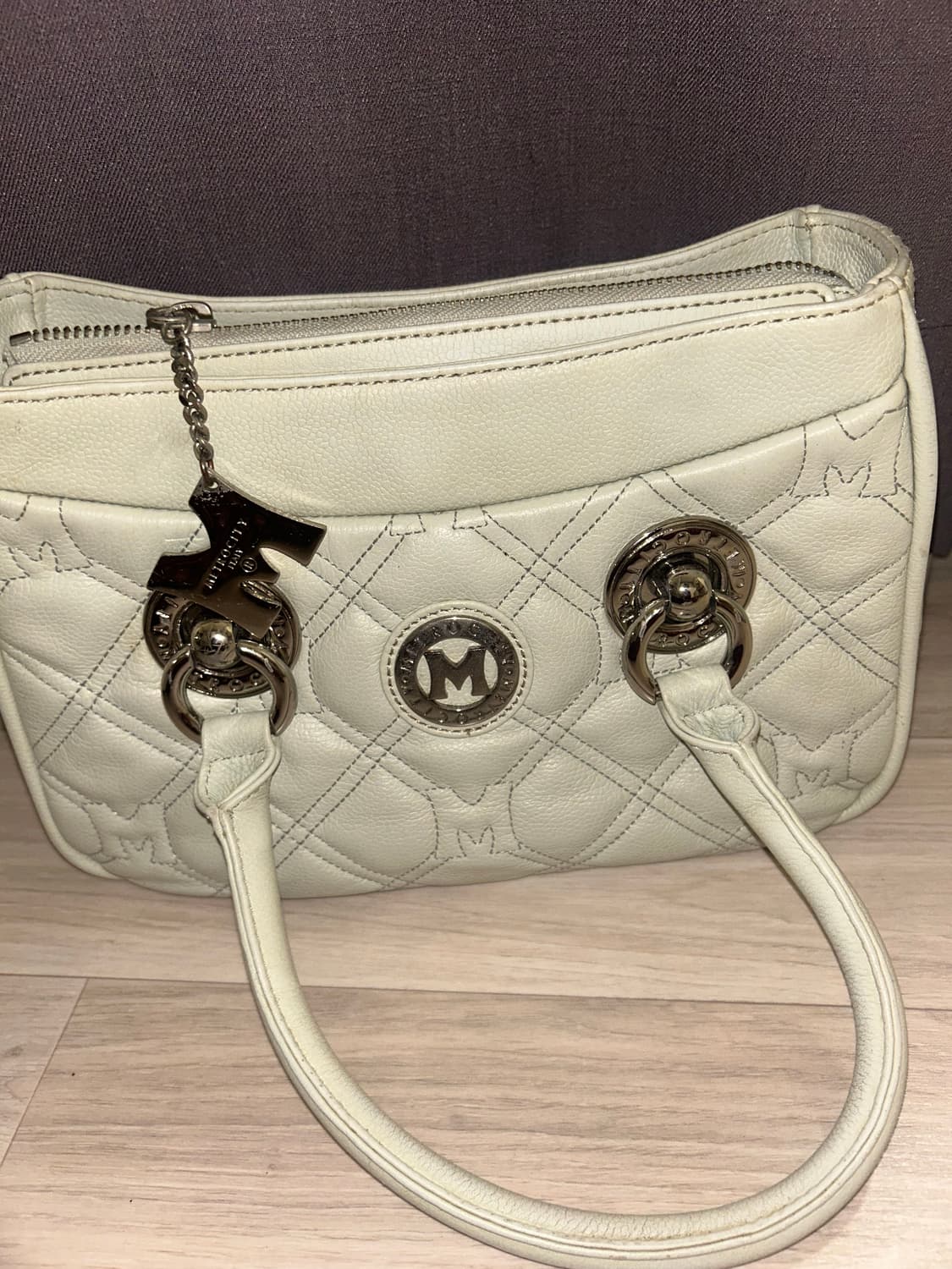 메트로시티 아이보리 은장 퀄팅 정품 도트백 상품이미지2