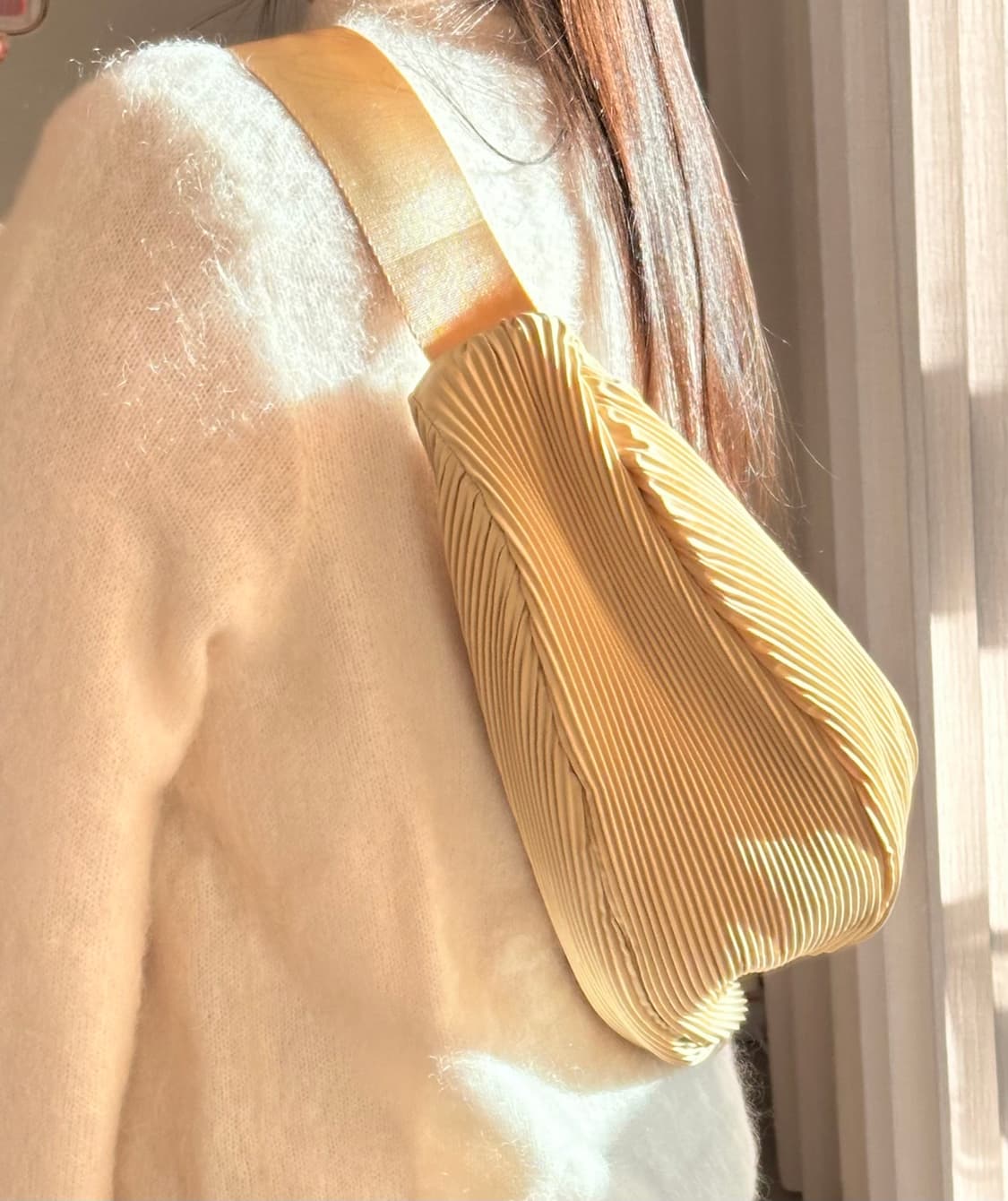 Cos 플리츠 크로스바디백 상품이미지3