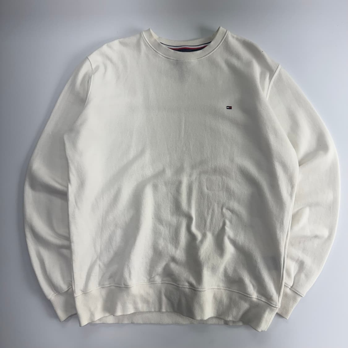 Tommy Hilfiger 타미힐피거 스몰로고 화이트 맨투맨  상품이미지3