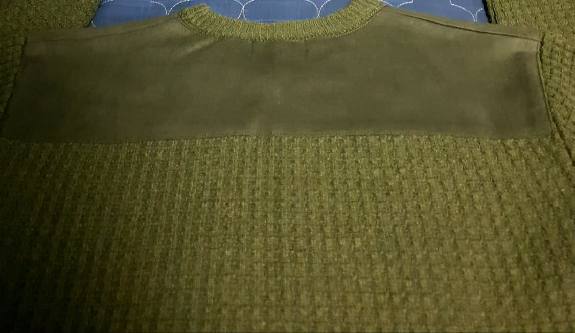 버커루 와플 스웨이드 배색 라운드넥 니트 카키 (100) 상품이미지2