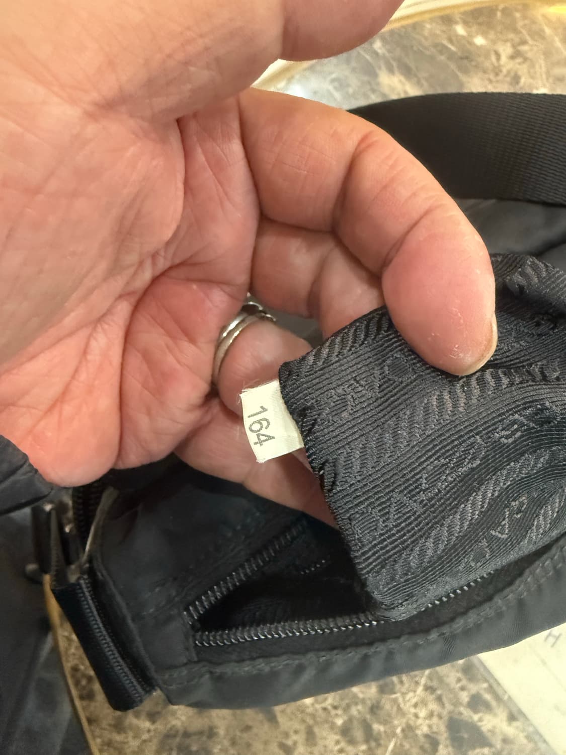 정품 프라다 나일론 사이드포켓 메신저백 팝니다 상품이미지9