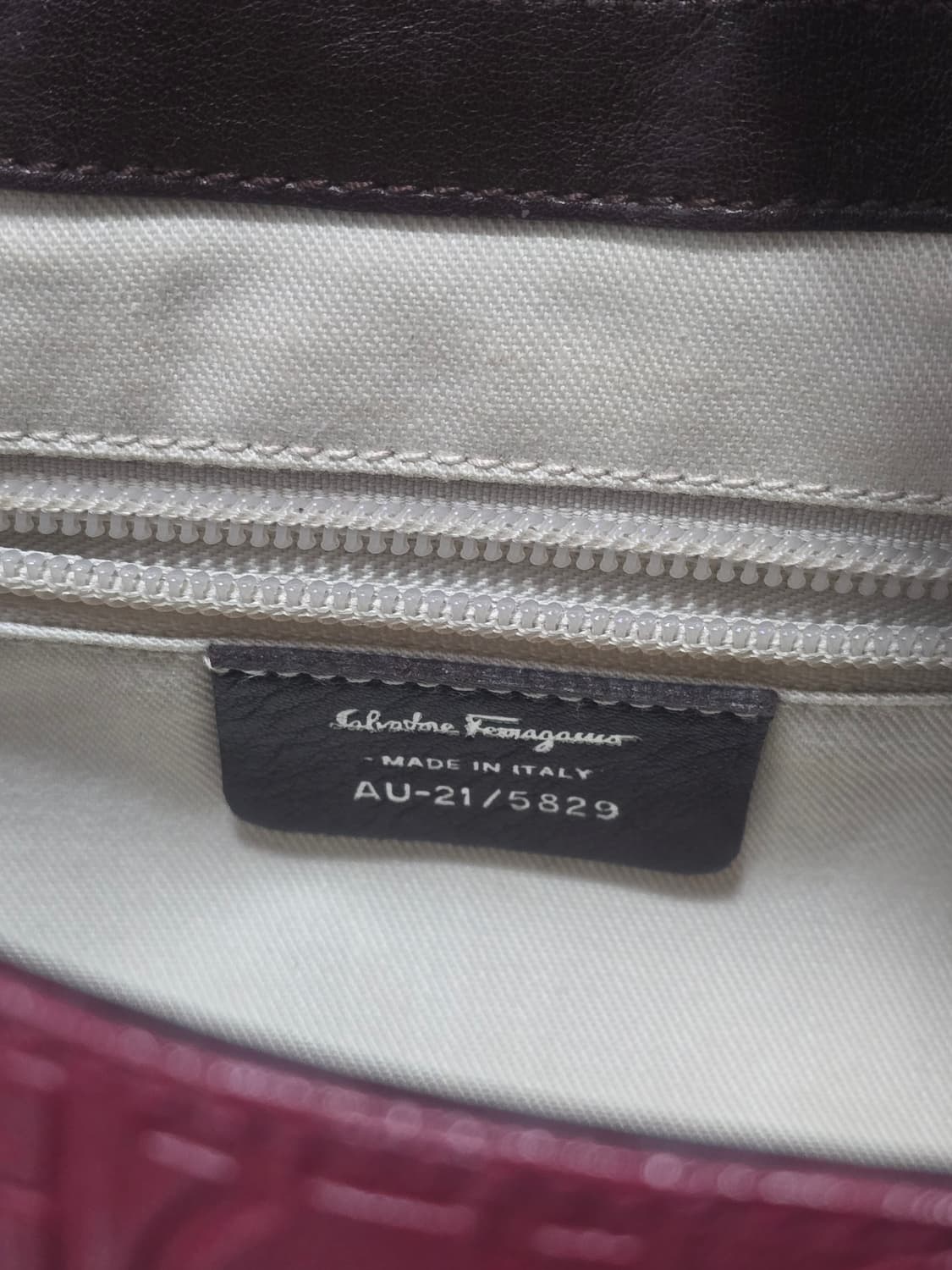 Ferragamo 페라가모 간치니 레더 숄더백 상품이미지9