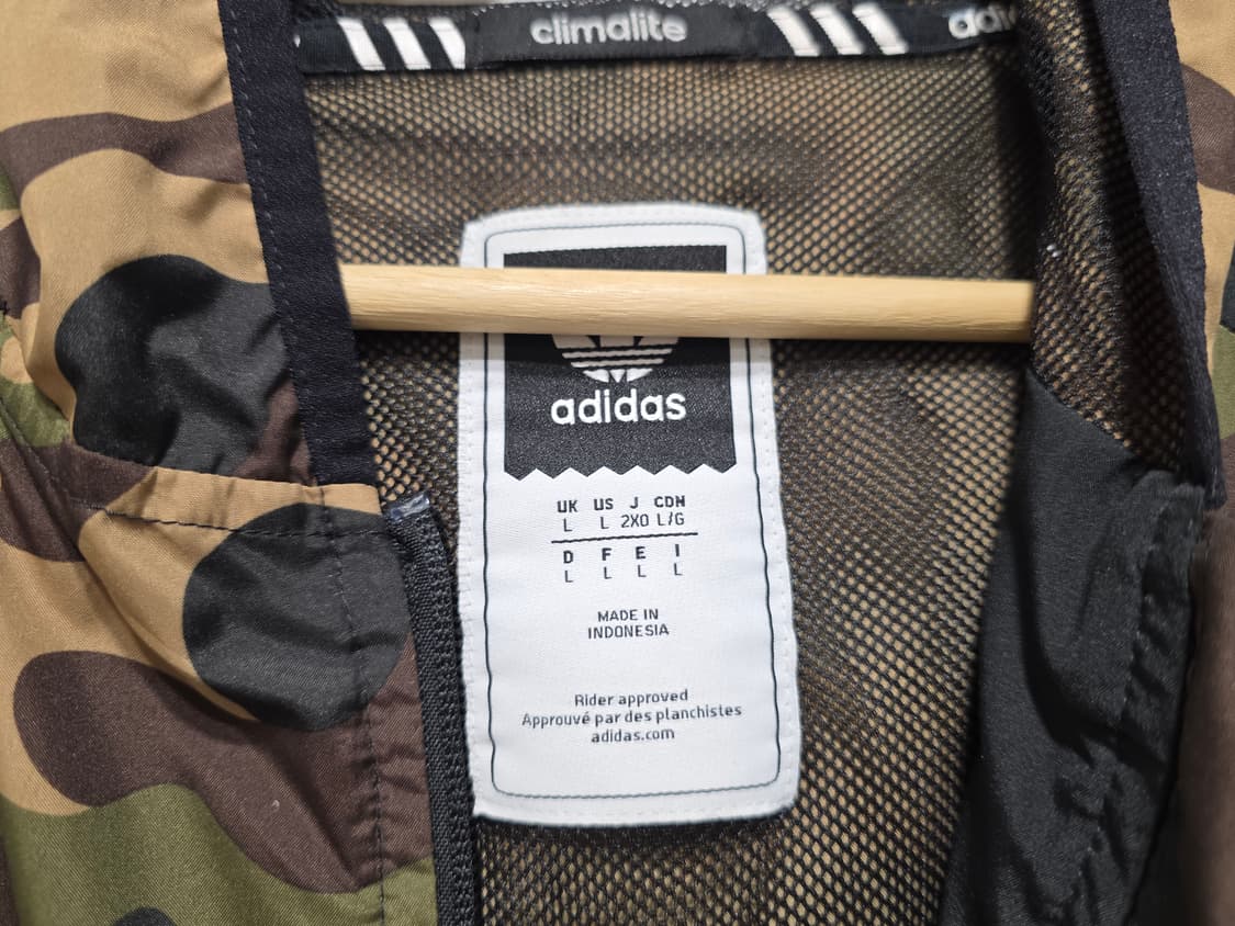 아디다스 카모 자켓 팝니다. 상품이미지3