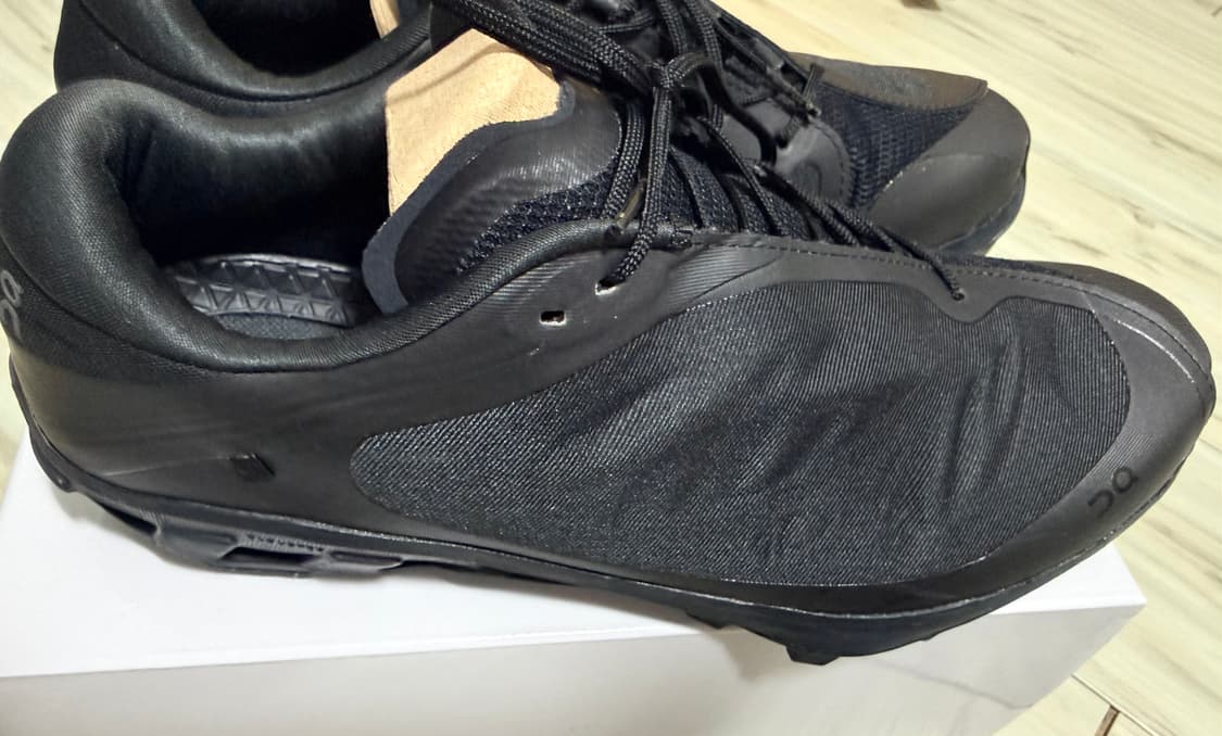 포스트아카이브팩션X온러닝 클라우드벤쳐 블랙 270 판매합니다 상품이미지2