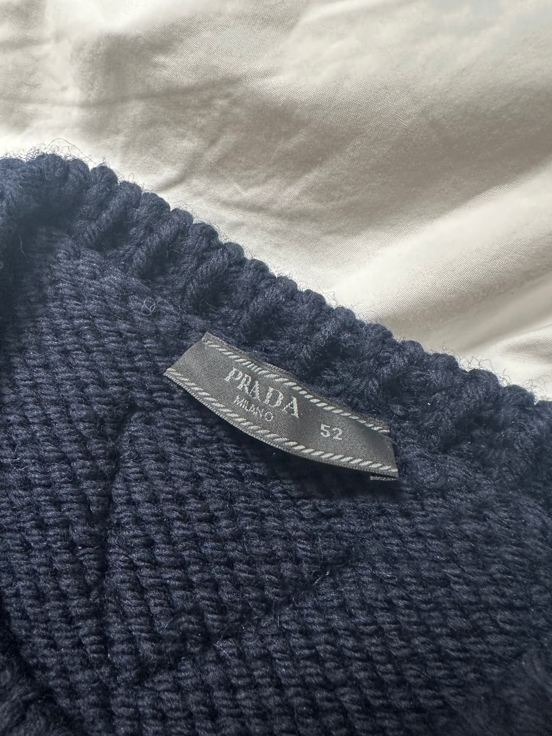 [52] 24fw 프라다 런웨이 네이비 니트 상품이미지6