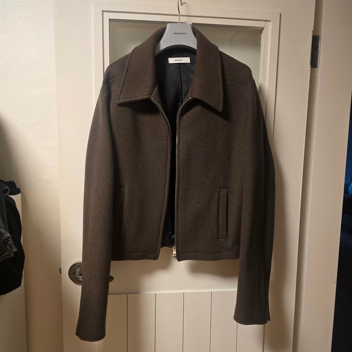 [2]논노드 크롭 디테일 울 자켓 스트라이프 브라운 상품이미지1