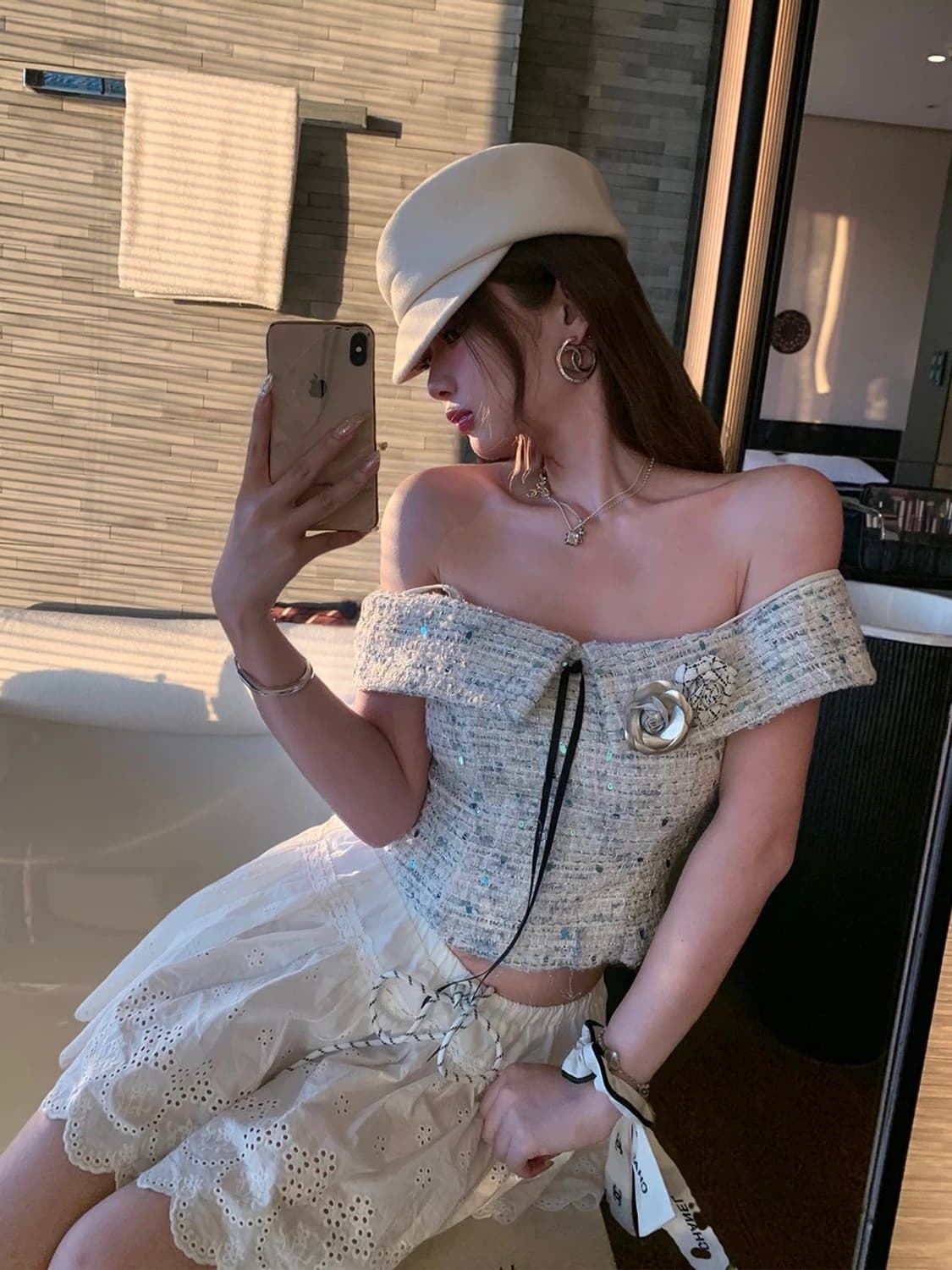 Xinlei Lin 까멜리아 트위드 스팽클 오프숄더 탑 상품이미지1