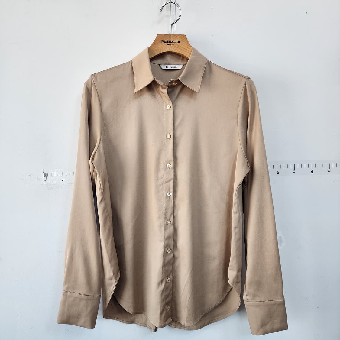 de silhouette 베이지색 셔츠 상품이미지1
