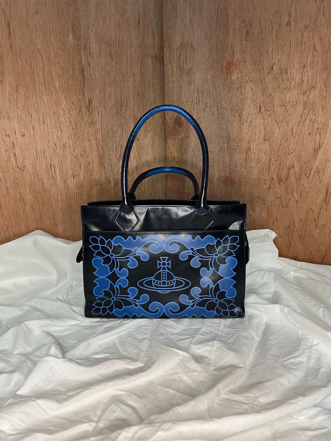 비비안 웨스트우드 오브 플로럴 그래픽 페이턴트 토트백 상품이미지2