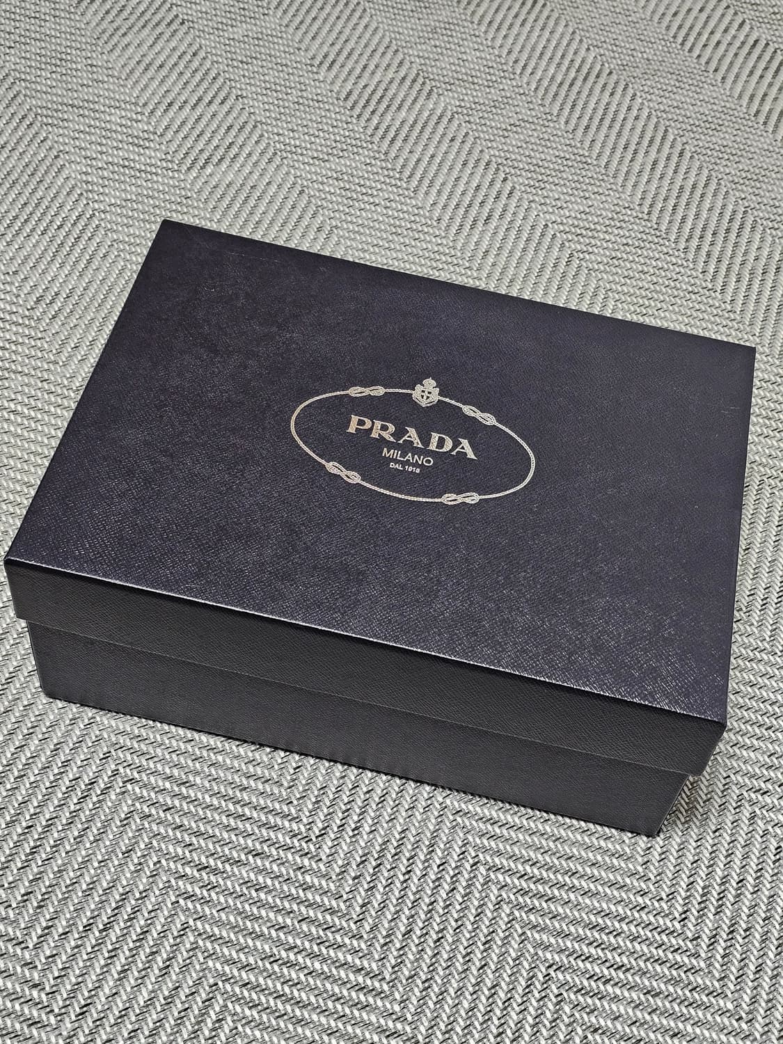 프라다 브러쉬드 가죽 로퍼 상품이미지10