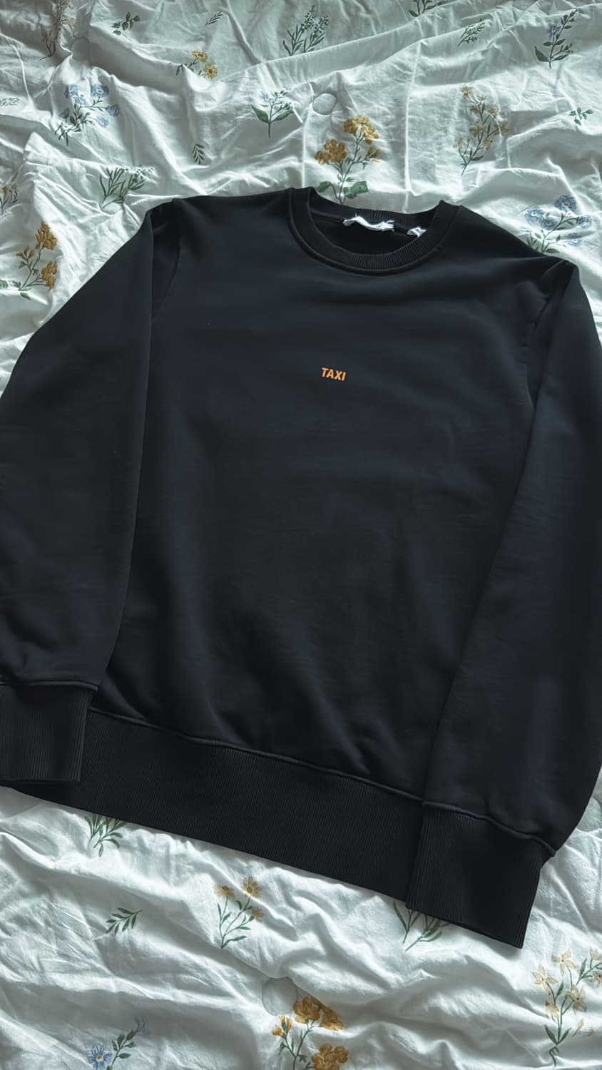 헬무트랭 택시로고 맨투맨 상품이미지1