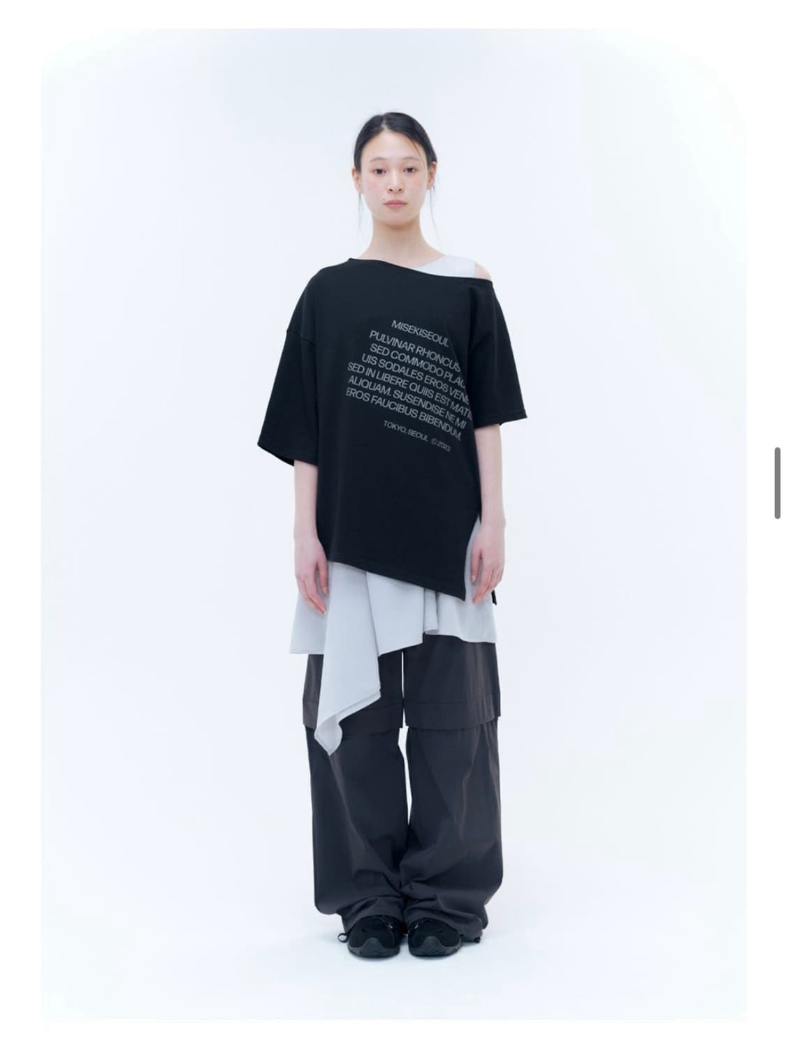 미세키서울 Unbalanced sleeves black 원숄더 반팔 상품이미지1