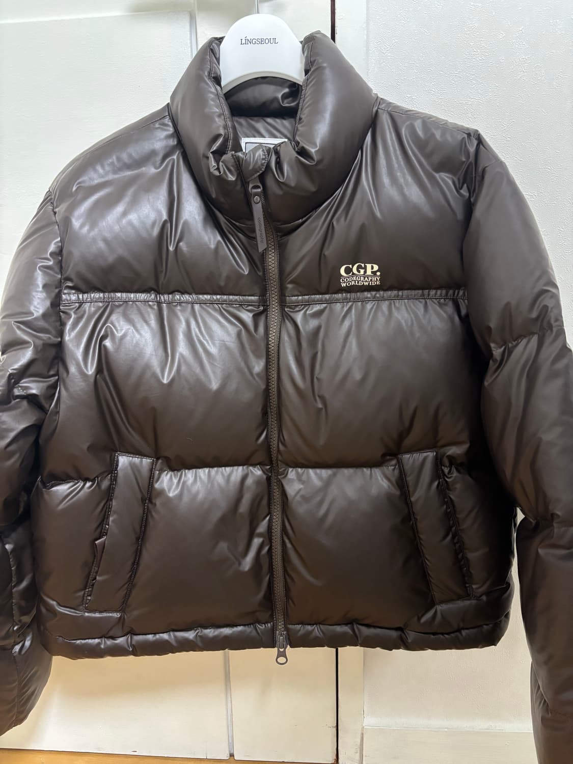 코드그라피 RDS 글로시 덕다운 푸파 숏패딩 브라운 M 상품이미지6