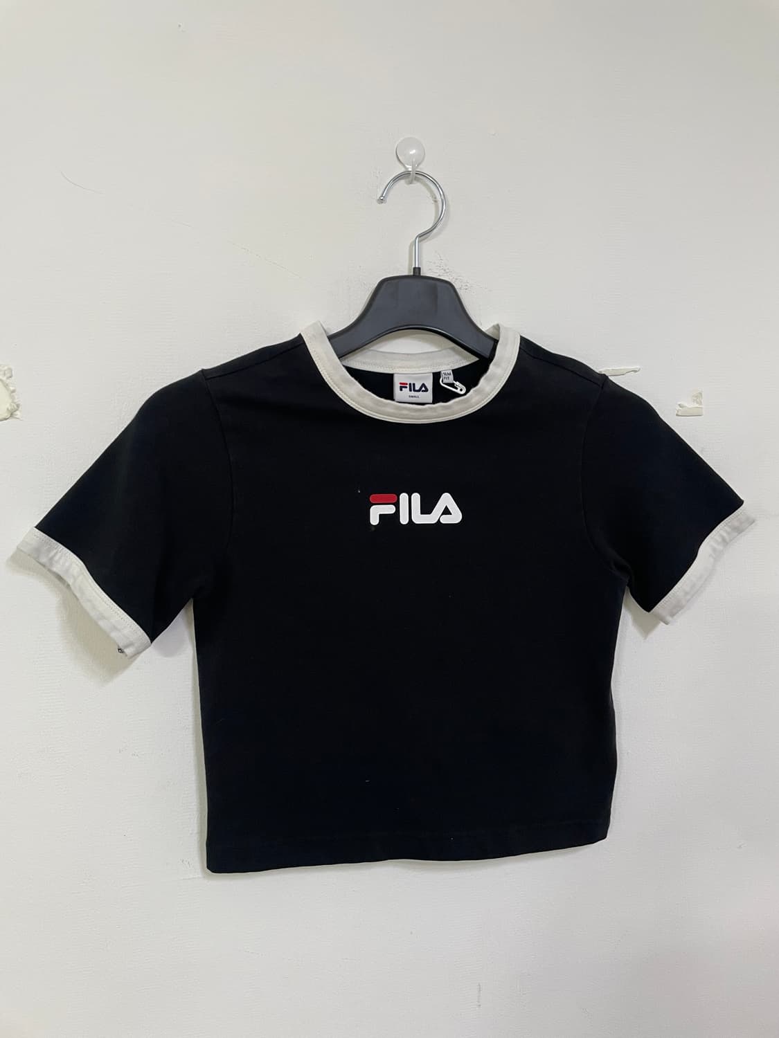 휠라 블랙 크롭 반팔티셔츠 상품이미지1