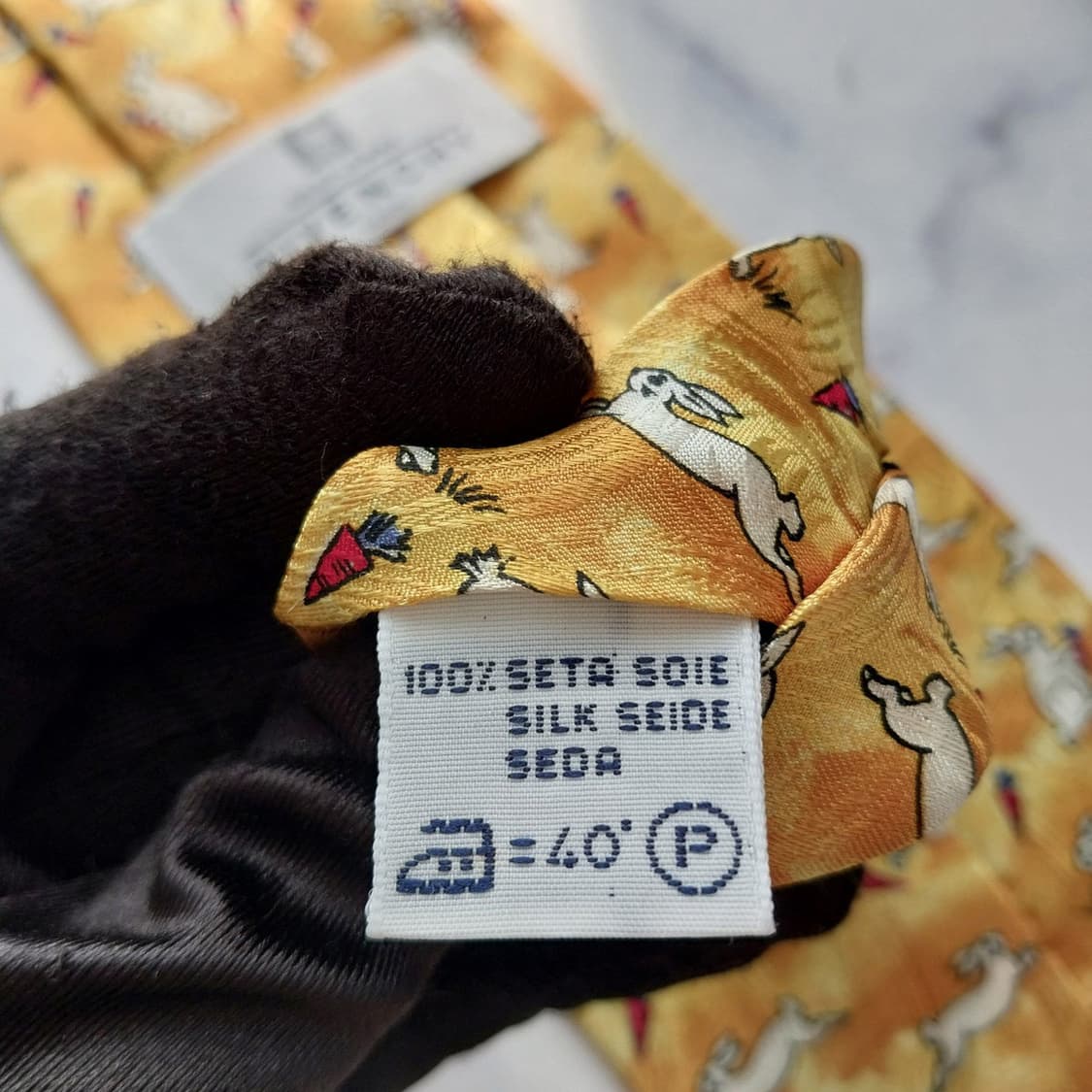 지방시 실크 옐로우 토끼 패턴 넥타이 9.7cm A+등급 K1828
 상품이미지9