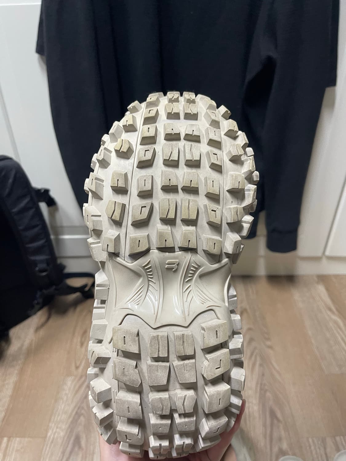 [40]발렌시아가 디펜더 베이지 상품이미지8