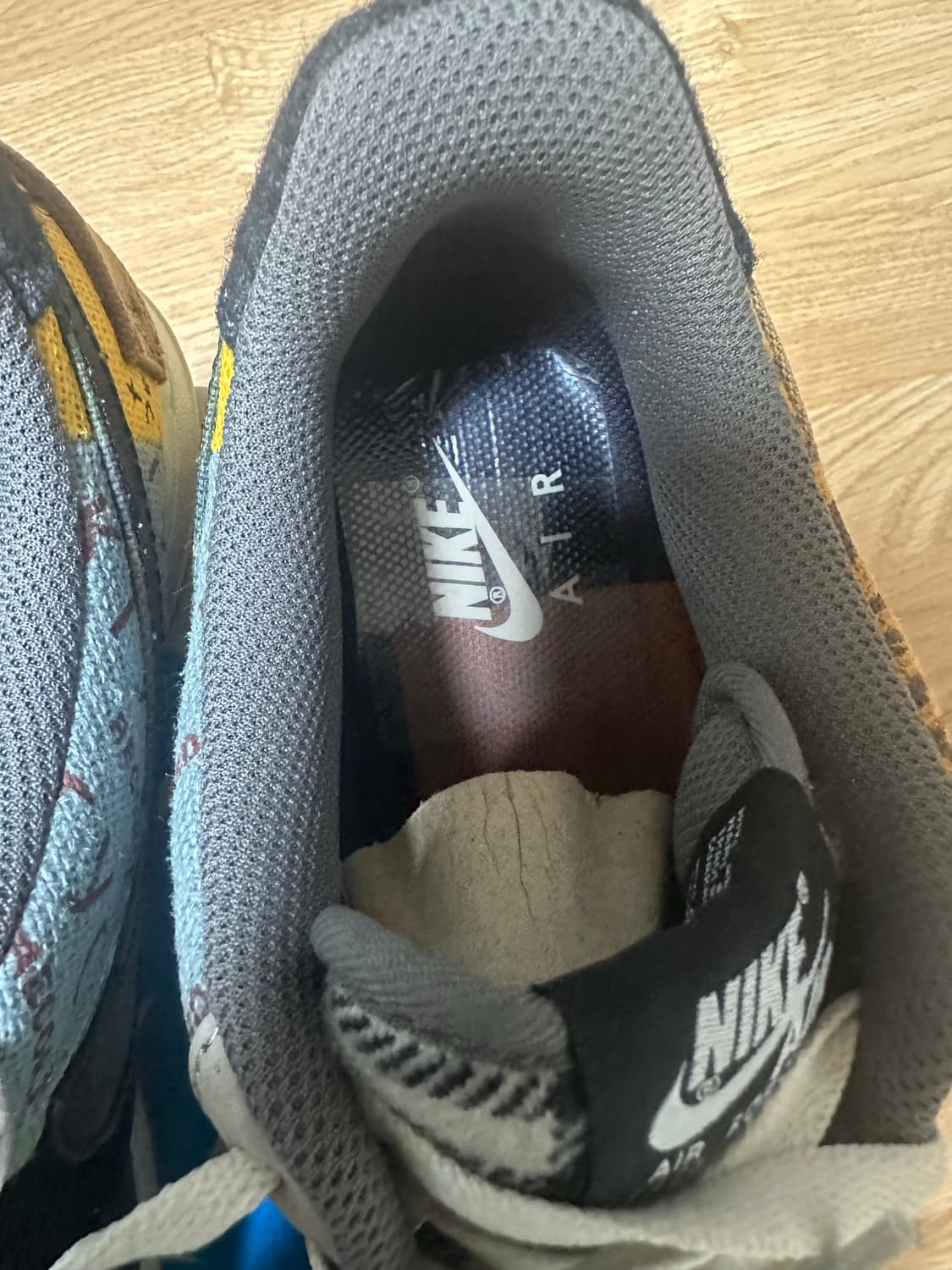 [270] 나이키 x 트래비스 스캇 에어포스 1 로우 캑터스 잭 상품이미지2