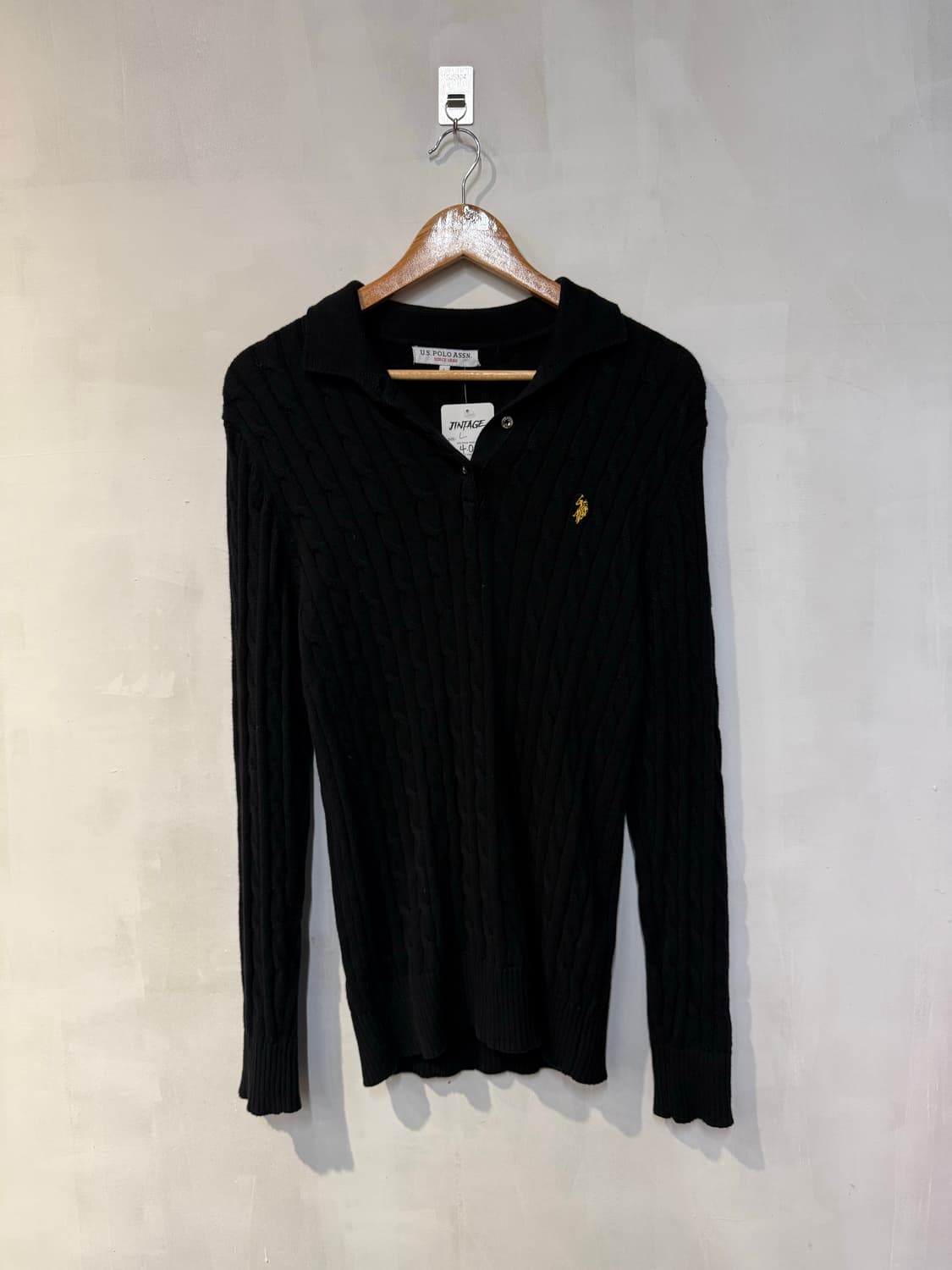 폴로 블랙 카라 니트 상품이미지1