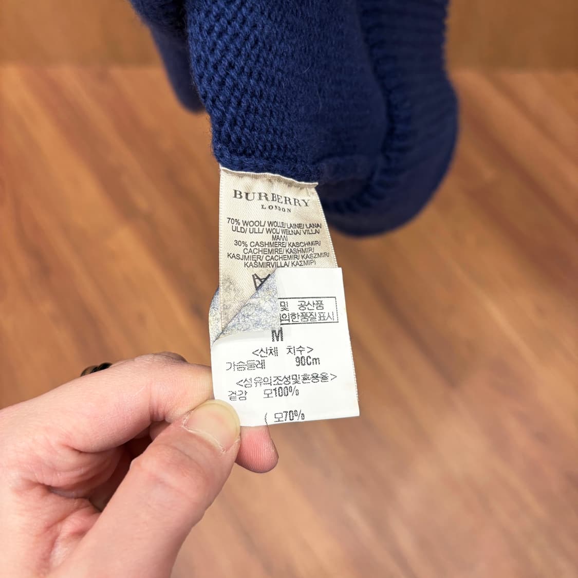 버버리 런던 라운드넥 울 캐시미어 혼방 롱 니트 숄더 버튼 디테일 네이비 상품이미지9