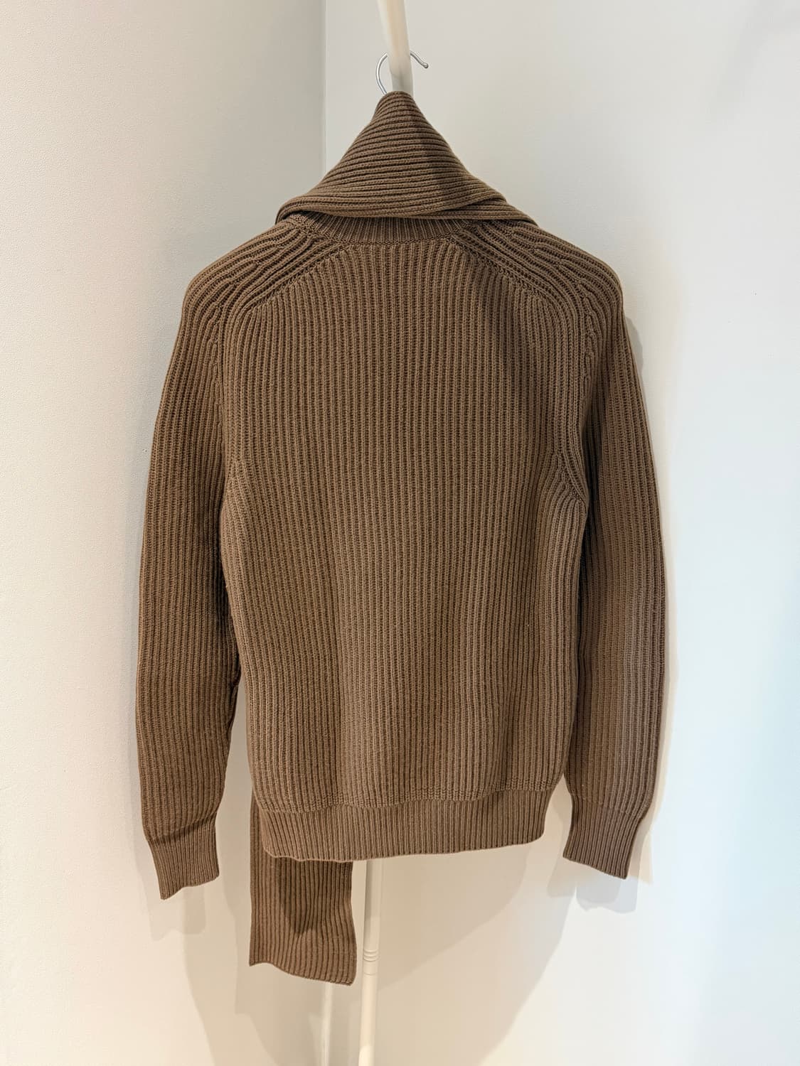 [S] 디올 23fw 런웨이 캐시미어 머플러 디테일 니트 상품이미지2