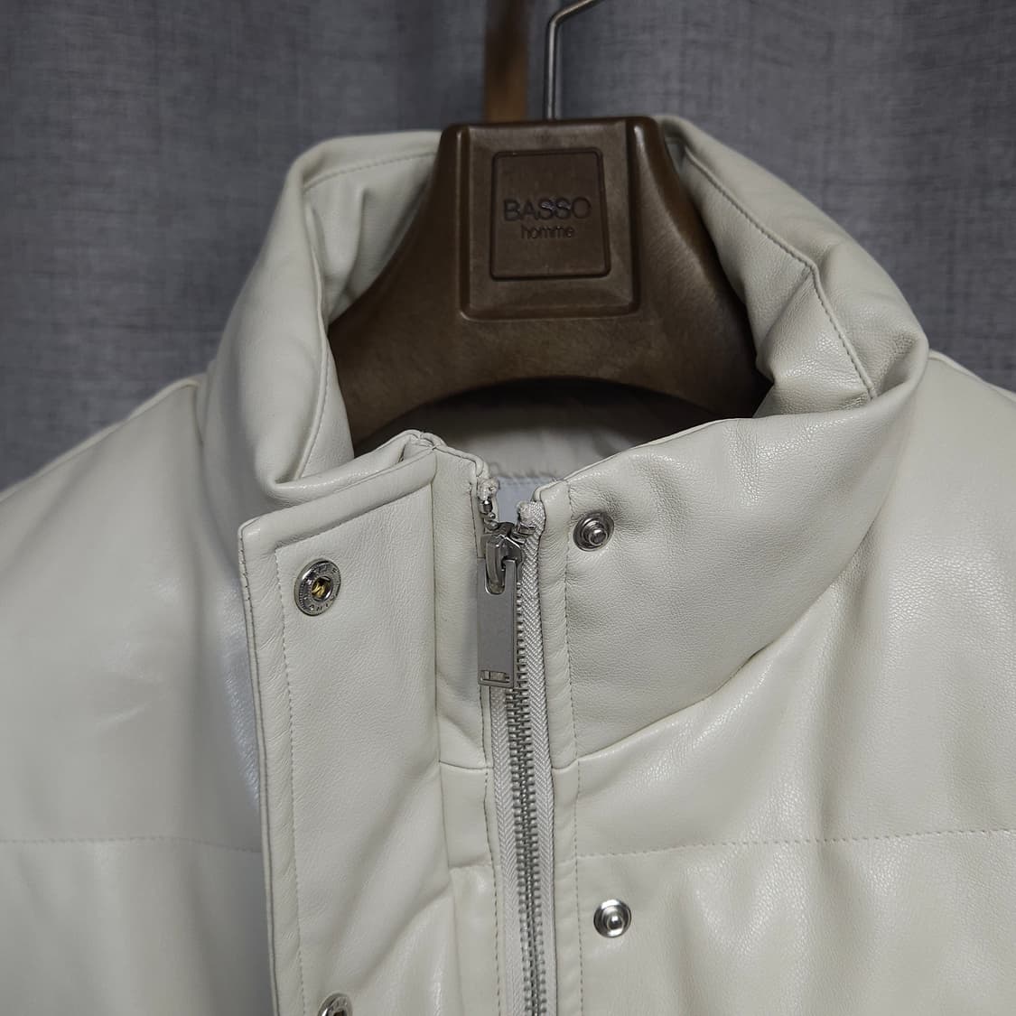 XS ) 에잇세컨즈 여성 오버핏 합성가죽 패딩 베스트 아이보리 상품이미지3