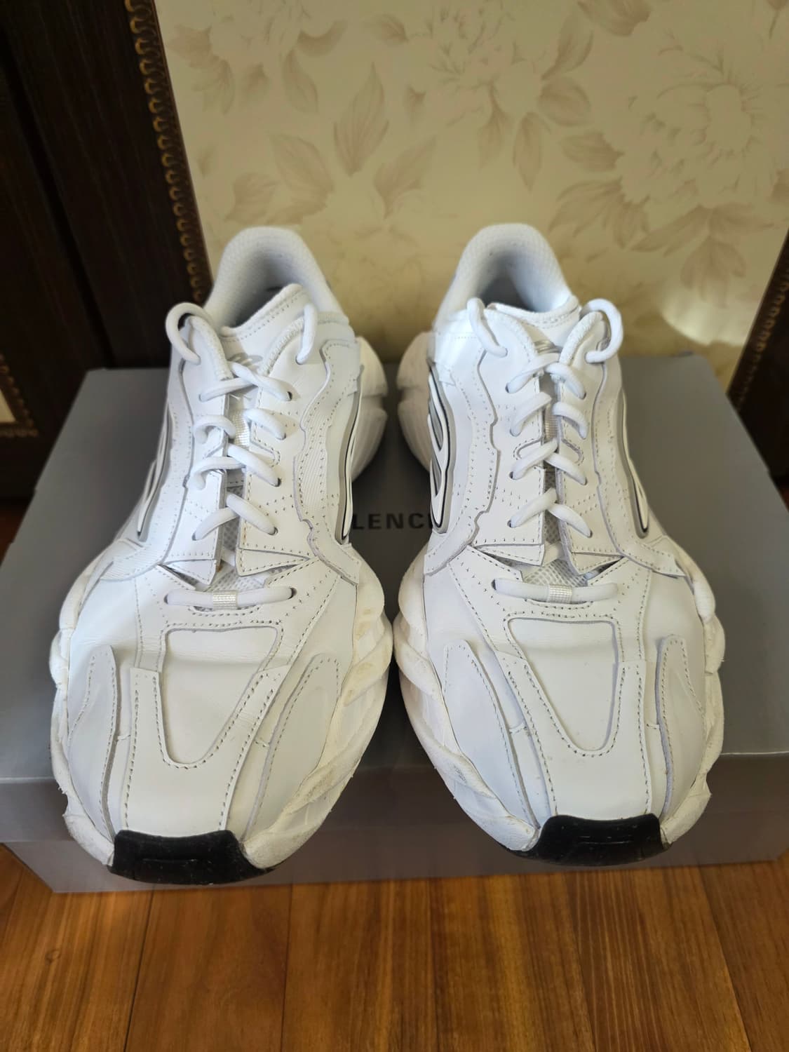 발렌시아가 먼데이 슈즈 화이트 44 상품이미지2