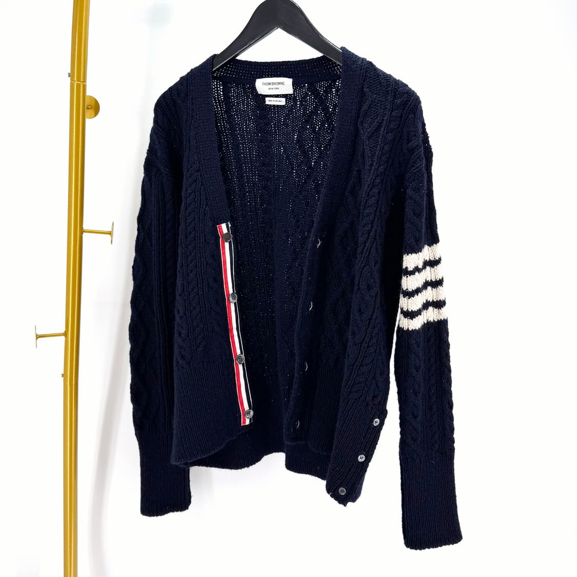 [5사이즈] 톰브라운 사선완장 아란케이블 가디건 네이비 (MKC409A) 상품이미지2