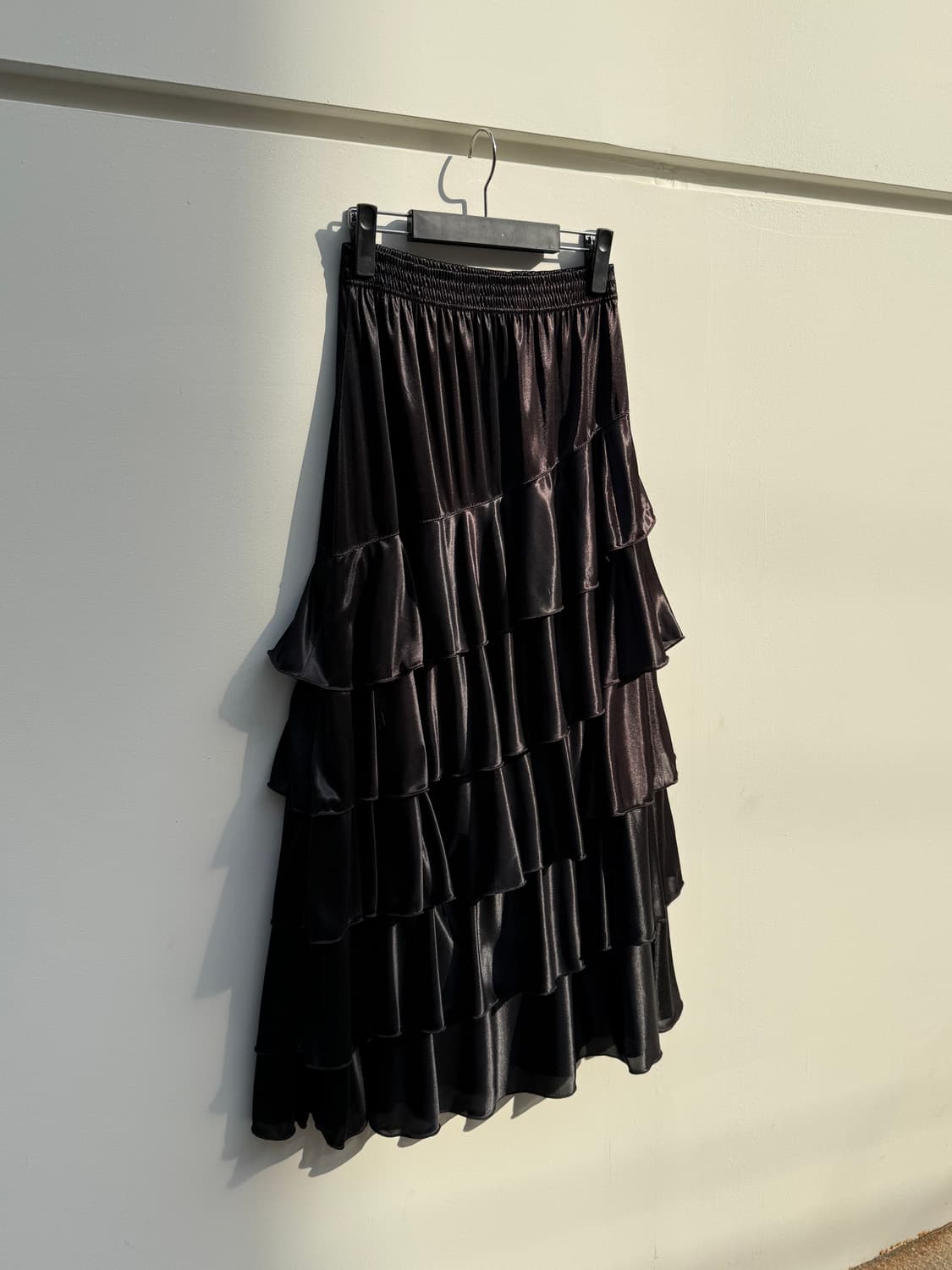 새틴 프릴 롱 스커트 상품이미지3