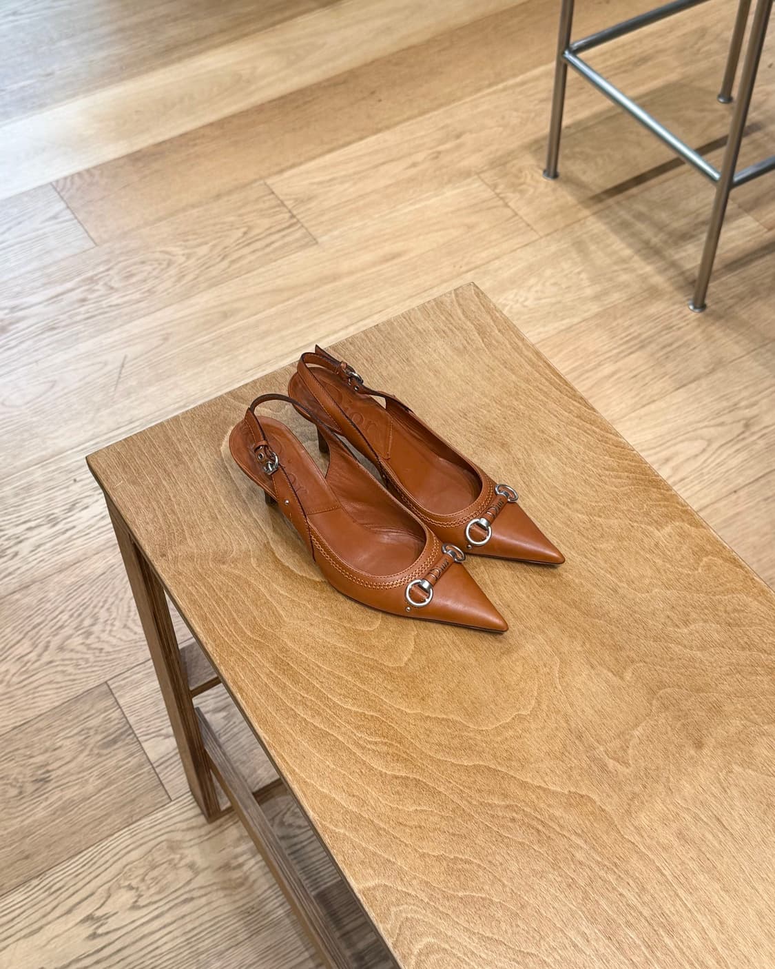 크리스찬 디올 브라운 슬링백 힐 상품이미지1