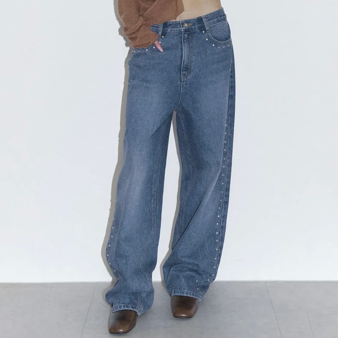 폴리수엠 스터드 워시드 진 STUDDED WASHED JEANS 상품이미지1