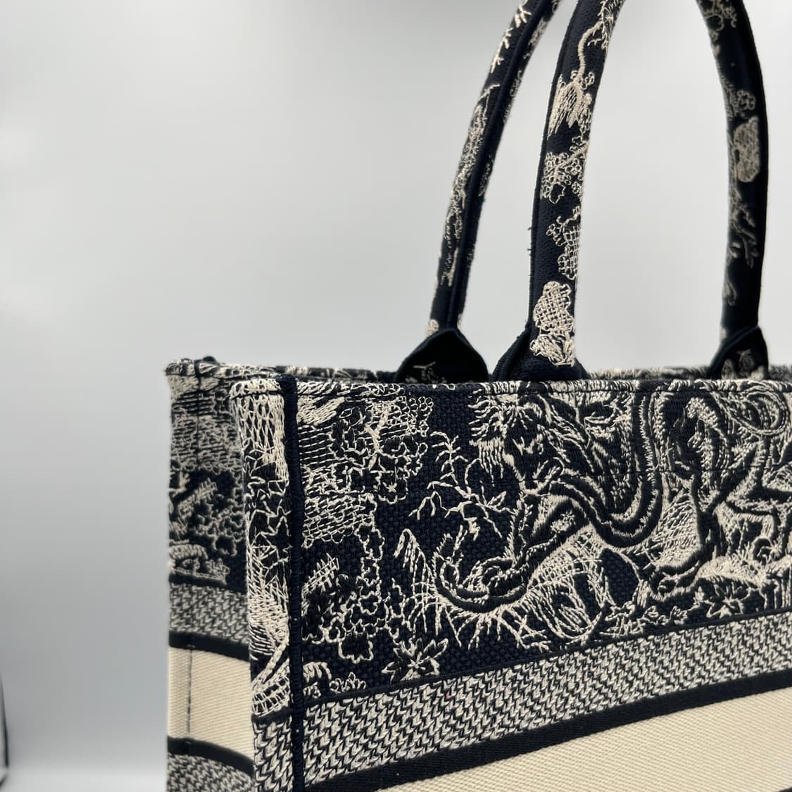 디올 뜨왈드주이 북토트백 뉴미듐 상품이미지7