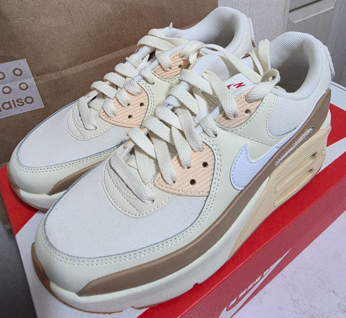 나이키 에어맥스 90 우먼 코코넛 밀크 235 상품이미지1