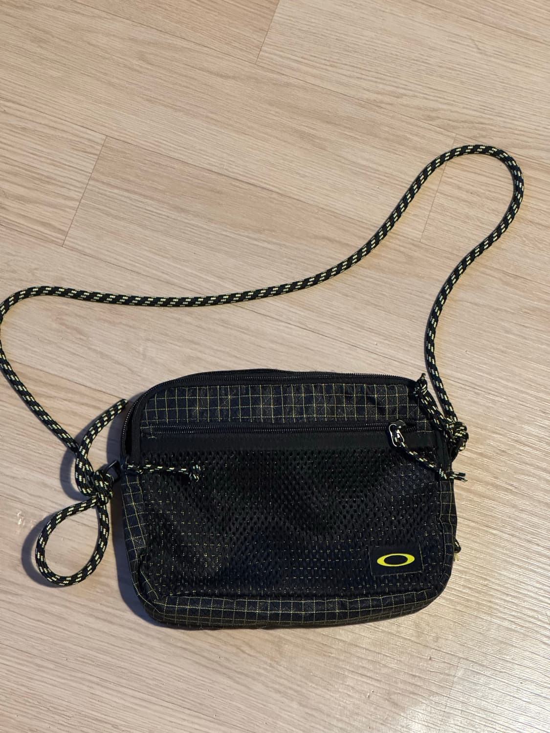 Oakley Essential Shoulder Pouch 4.0 상품이미지1