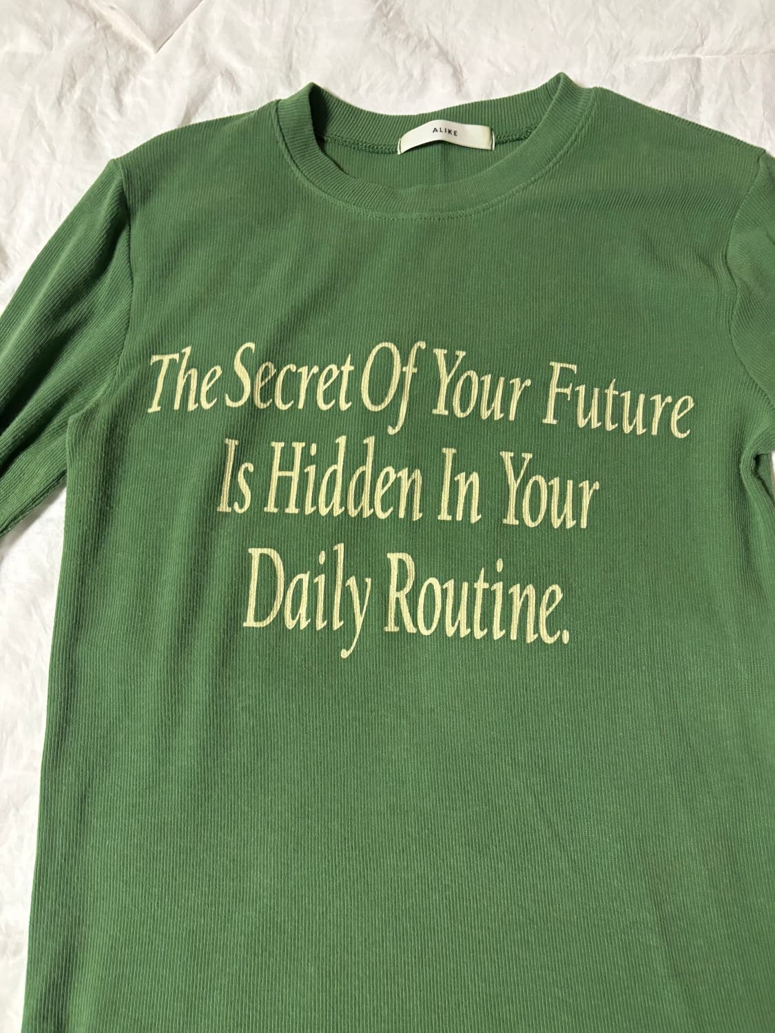 지그재그 레터링 티 상품이미지1