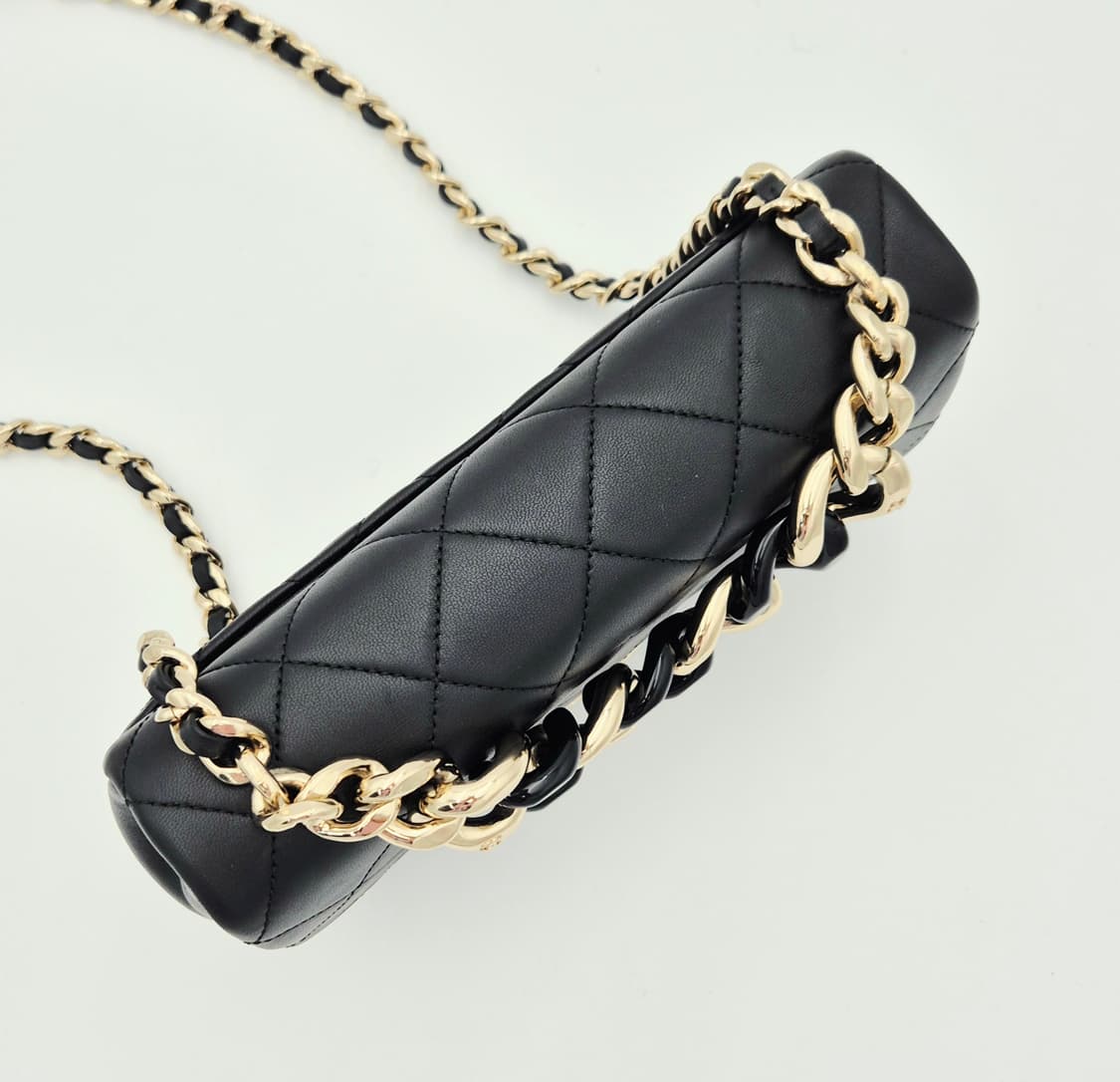 샤넬 램스킨 CC 플랩
볼드체인 숄더백

AS1353

 상품이미지6