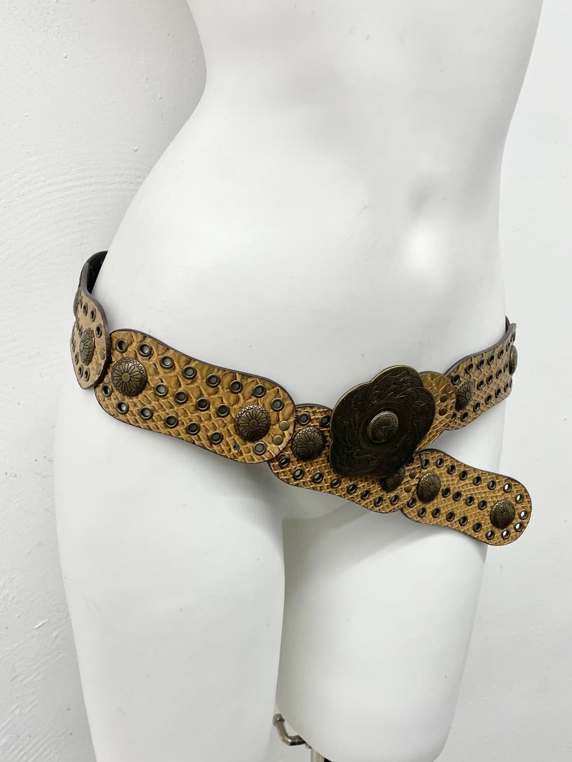 오리엔탈 스터드 펀칭 버클 벨트 상품이미지3