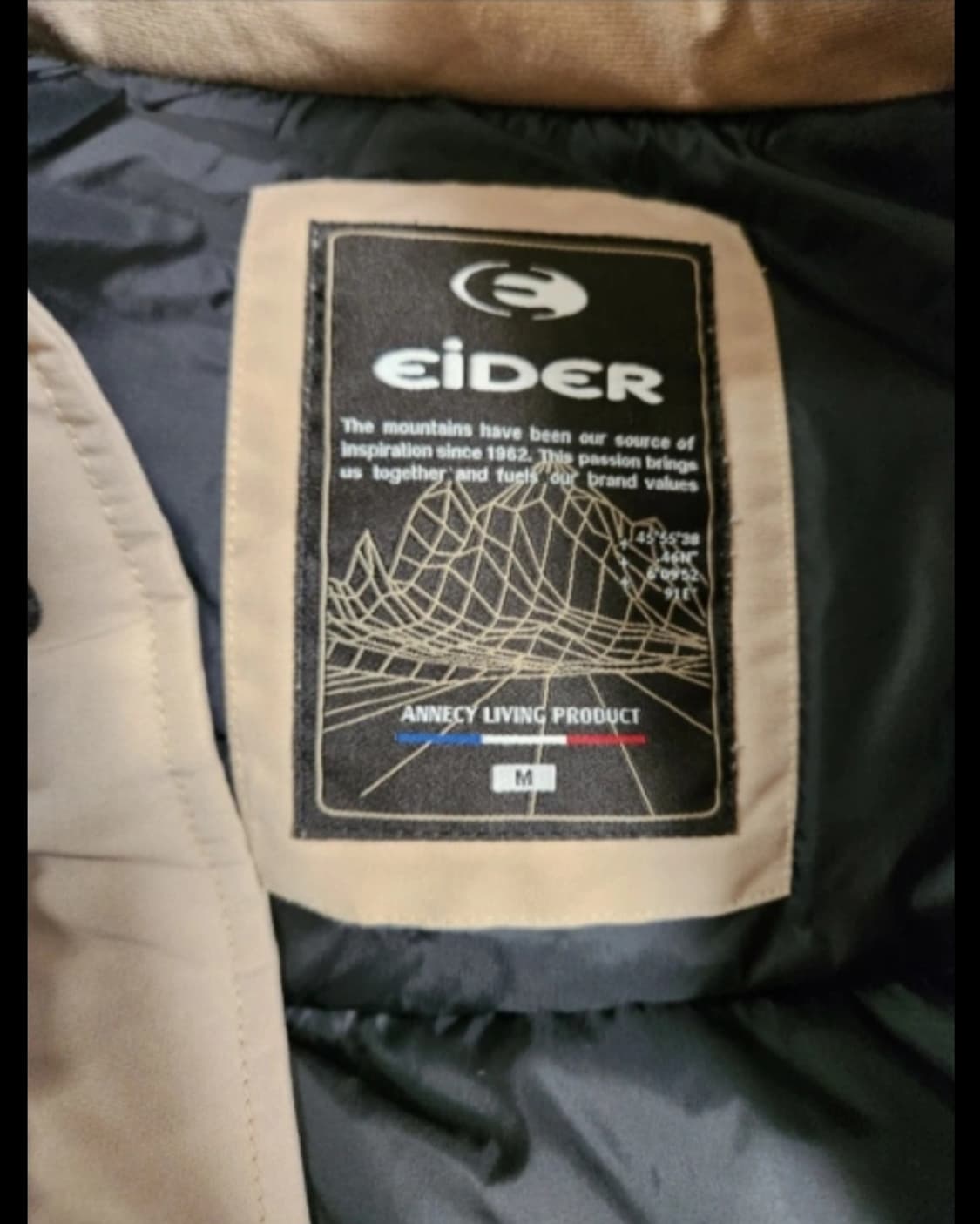 아이더 카라스 다운 패딩 점퍼 M

사용감외에 오염 하자 없이 깨끗해요
 상품이미지9