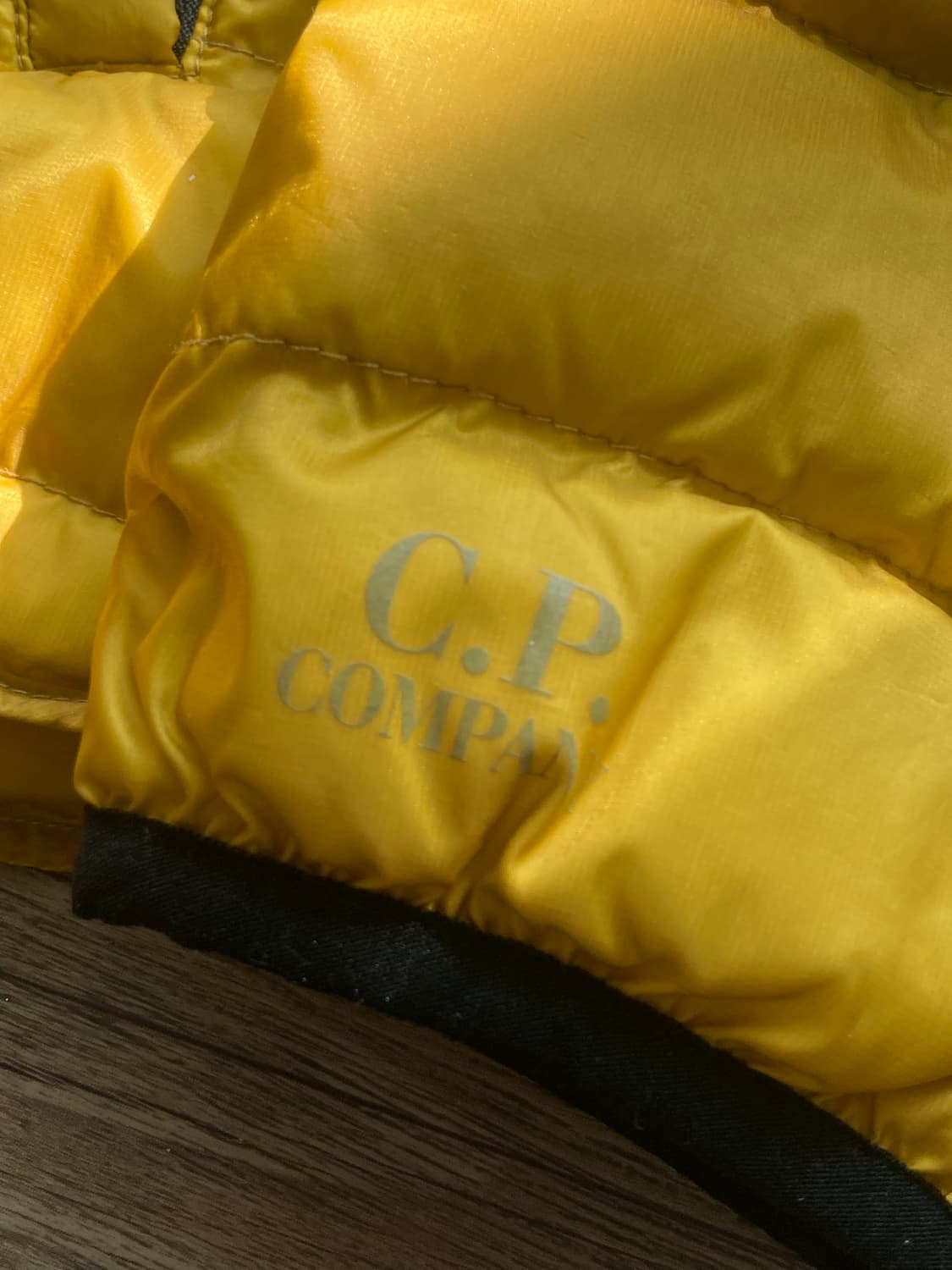 C.P.컴퍼니 덕다운 겨자 경량 패딩 상품이미지4