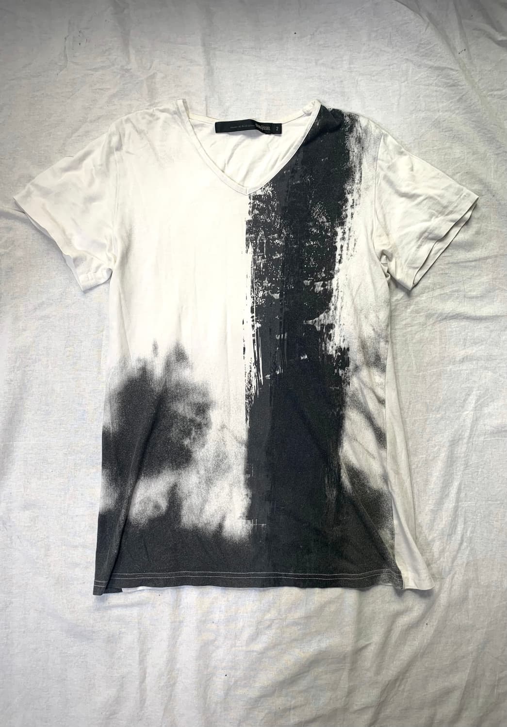 Schlüssel v-neck t-shirt  Price: 6.5  어깨 상품이미지1