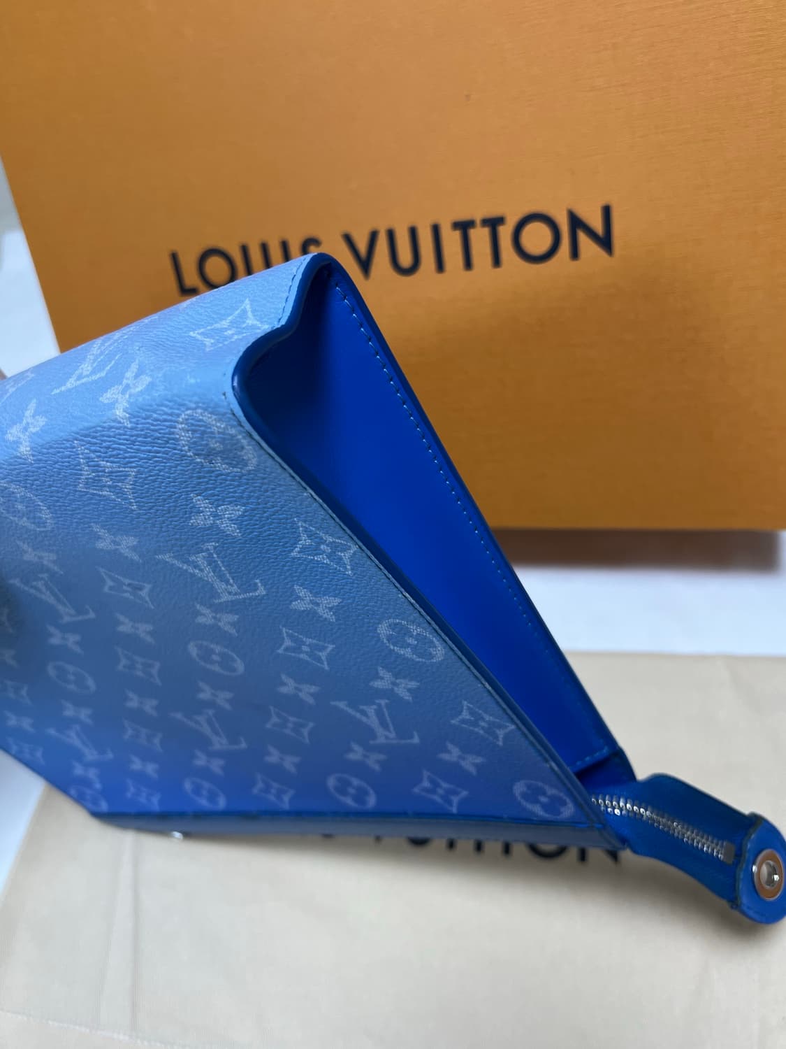 [정품] 루이비통 클라우드 포쉐트 보야주 클러치 상품이미지8