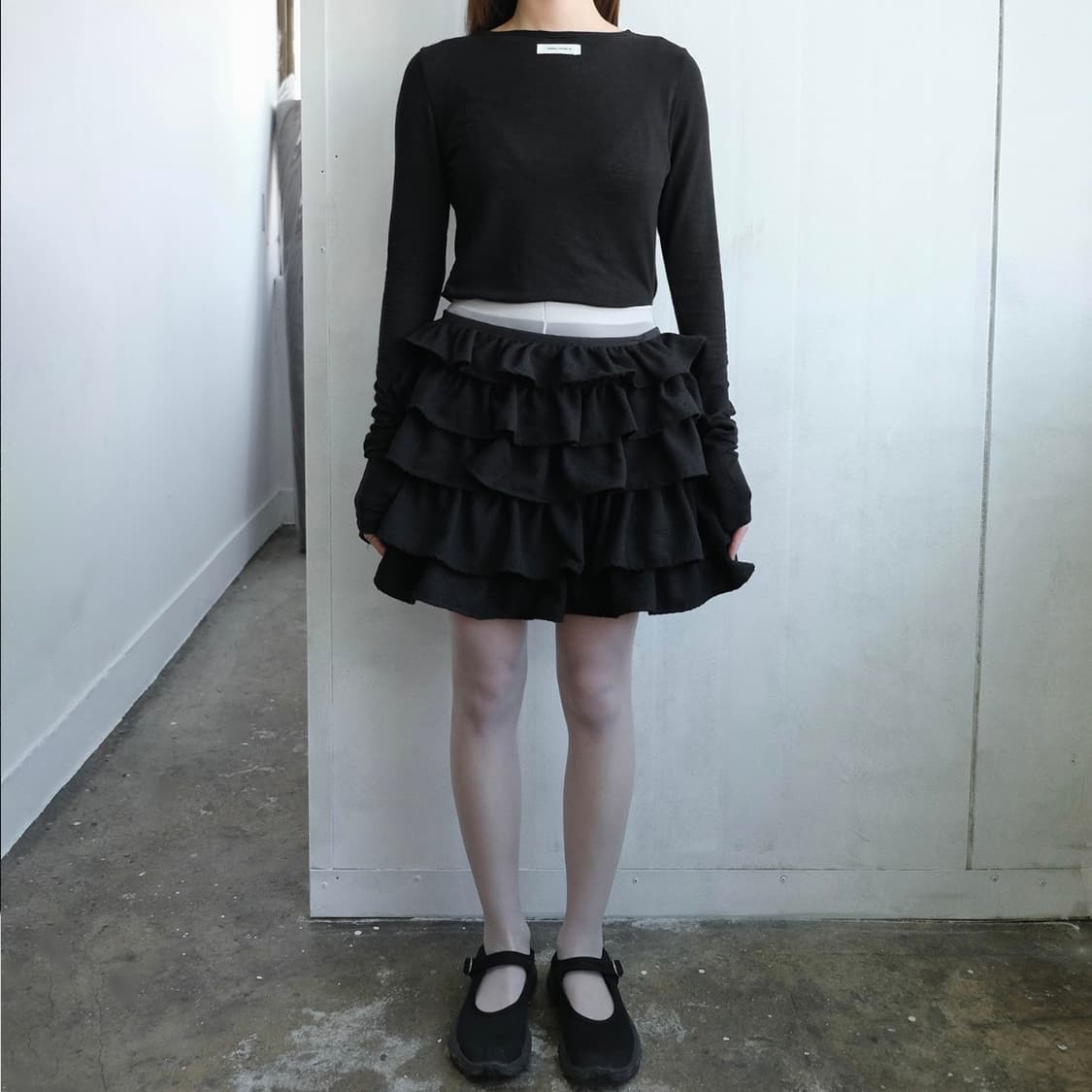 순지 Soongi HEAVY FLARE SKIRT IN BLACK 상품이미지1